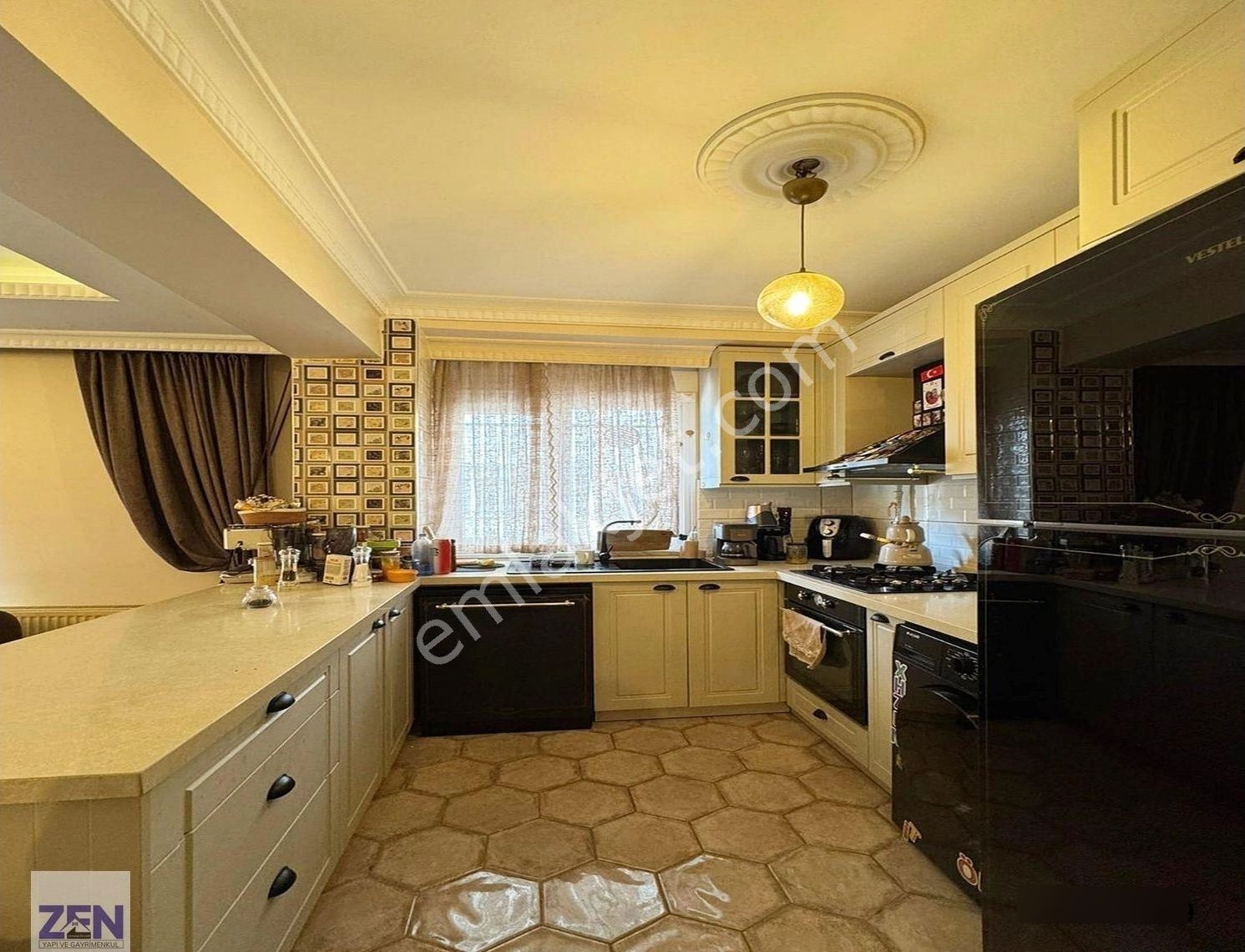 Emsallerin Altında Merkezi Konumda 3+1 Satılık Daire - Görsel 26