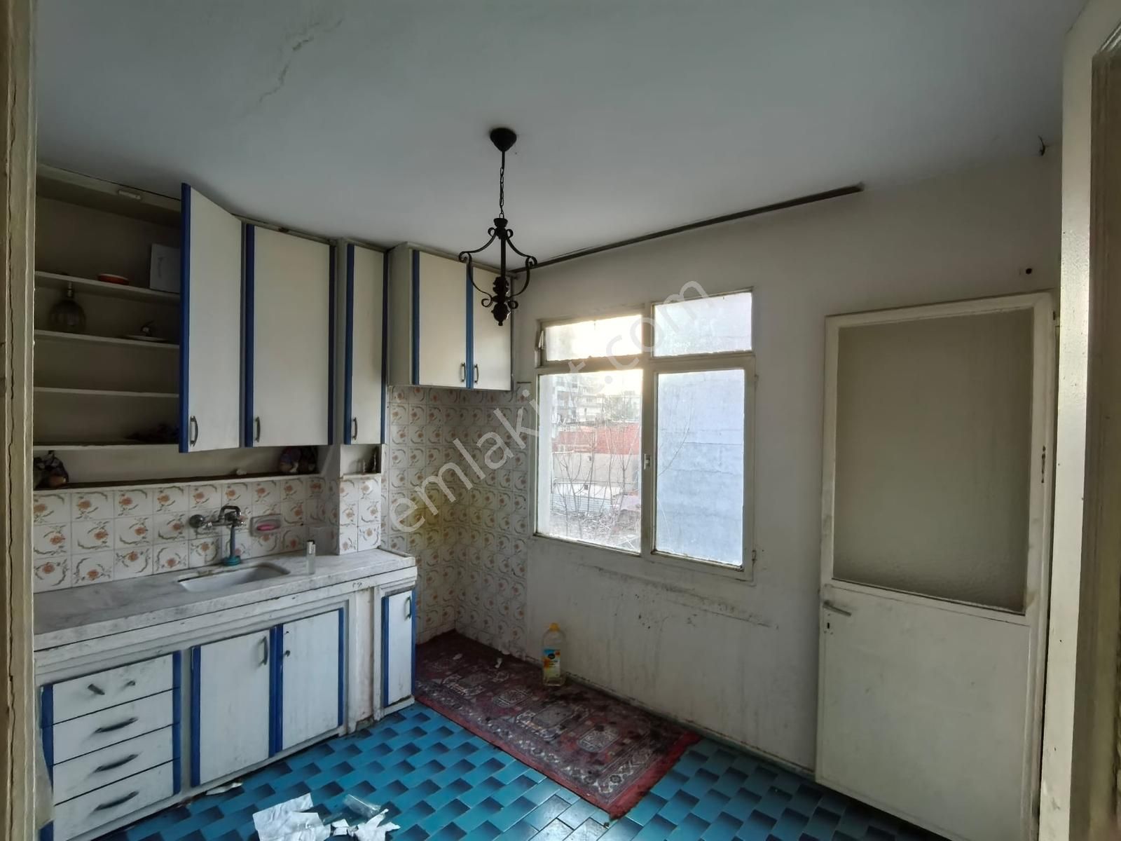 İzmir Karşıyaka Şemikler' De 2+1 90m² Kiralık Daire Cb Ph