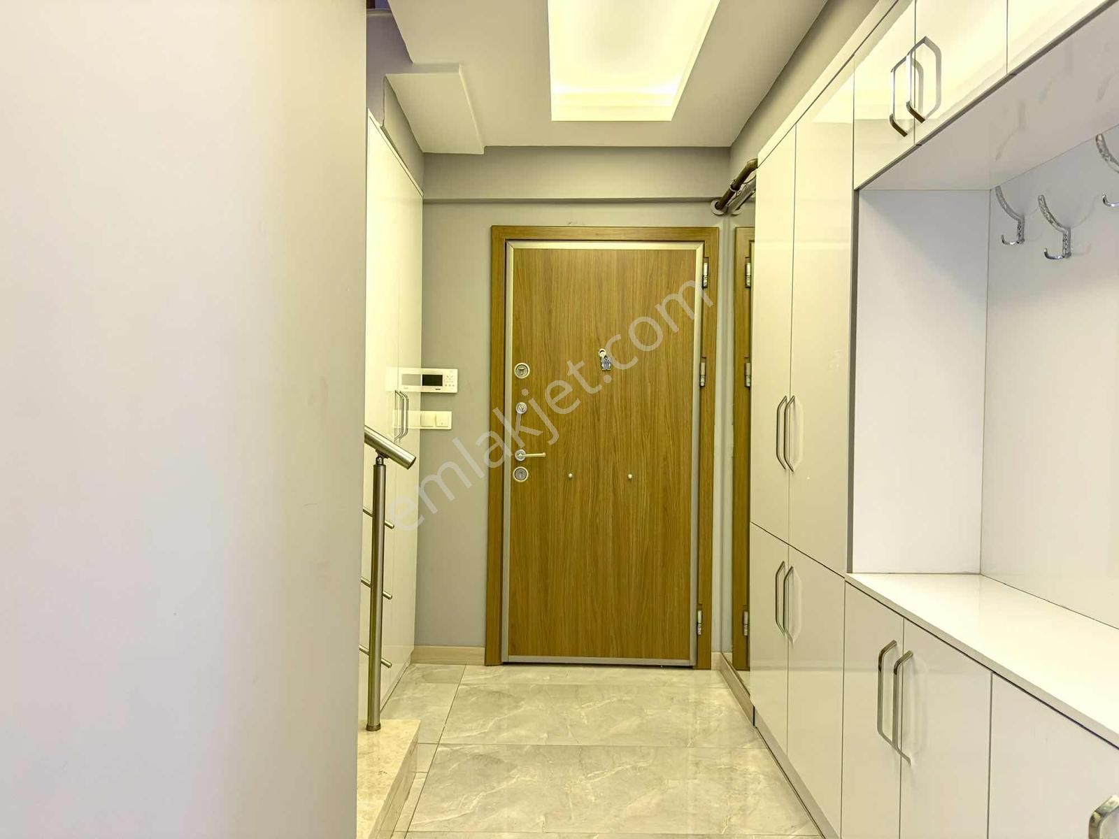 Manzaralı,geniş Teraslı,köşe 4+1 220 M2 Yeni Ve Kaliteli Daire - Görsel 11