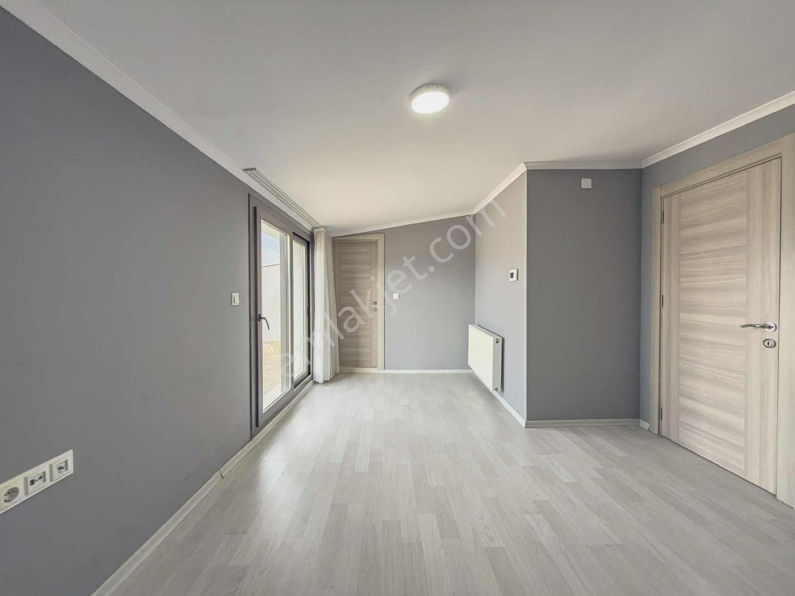Manzaralı,geniş Teraslı,köşe 4+1 220 M2 Yeni Ve Kaliteli Daire - Görsel 27