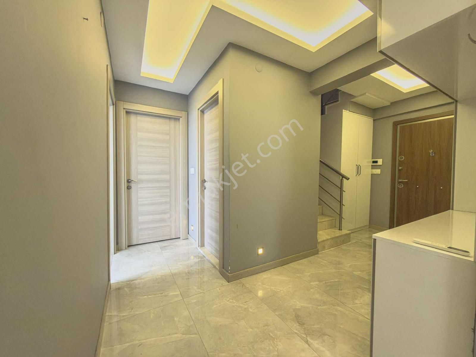 Manzaralı,geniş Teraslı,köşe 4+1 220 M2 Yeni Ve Kaliteli Daire - Görsel 3
