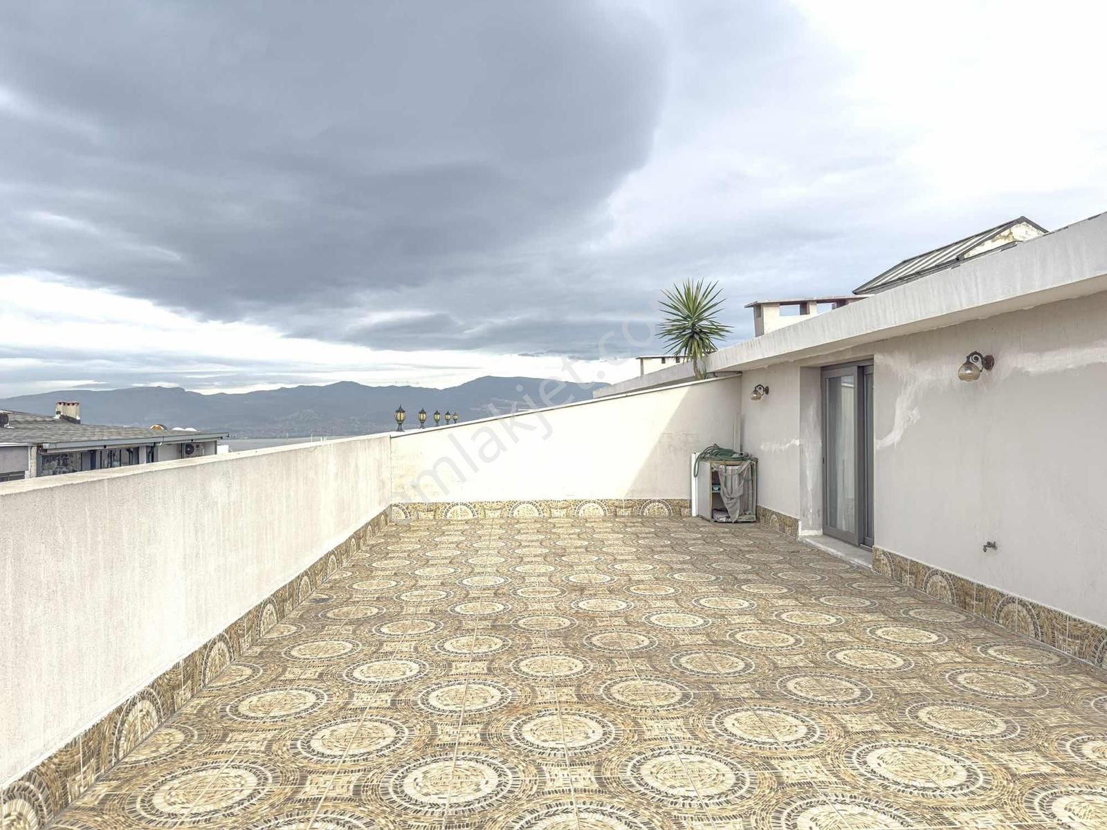 Manzaralı,geniş Teraslı,köşe 4+1 220 M2 Yeni Ve Kaliteli Daire - Görsel 15
