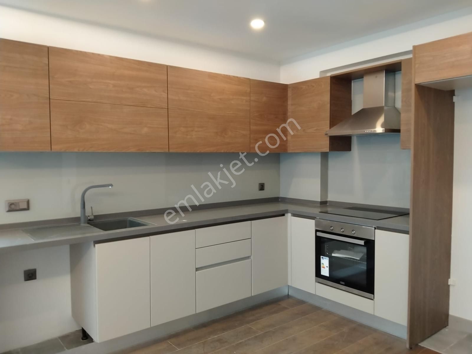 İzmir Landor Gaziemir Sarnıç'ta 2+1 Ara Kat Satılık Daire