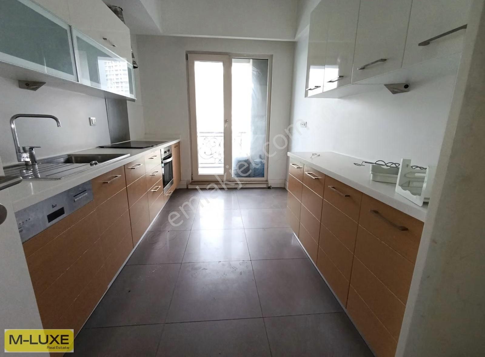 İstanbul Sarayları Peyzaj Manzaralı 3,5+1-164m² Boş-hemen Taşın - Görsel 24
