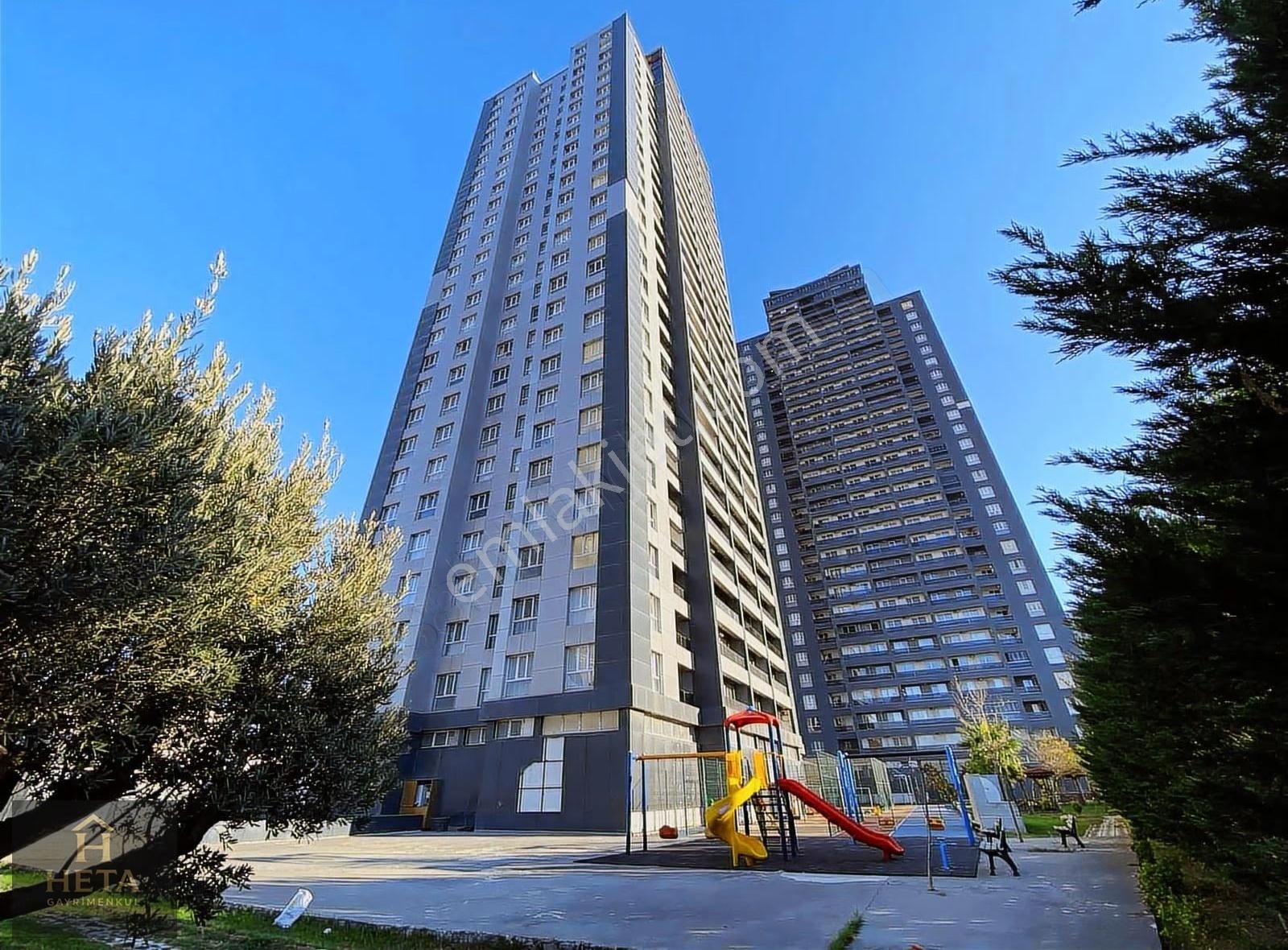 Bahçeşehir Havuzlu Güvenlikli Otoparklı Kapalı Mutfak 2+1