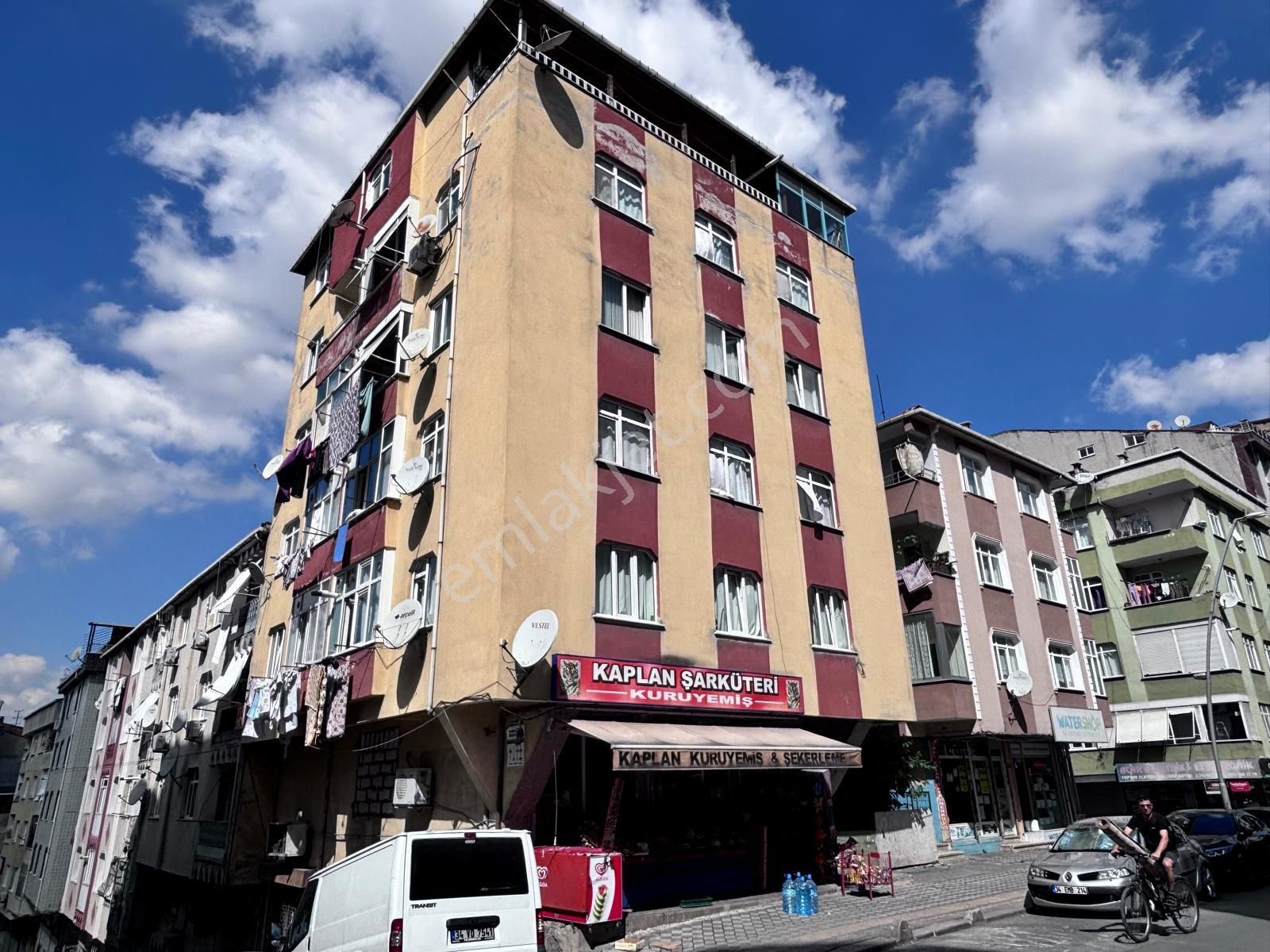 Yıldız Dan Hürriyet Caddesi Üzerinde Kredisiz 2+1 Uygun Fiyatlı Ara Kat