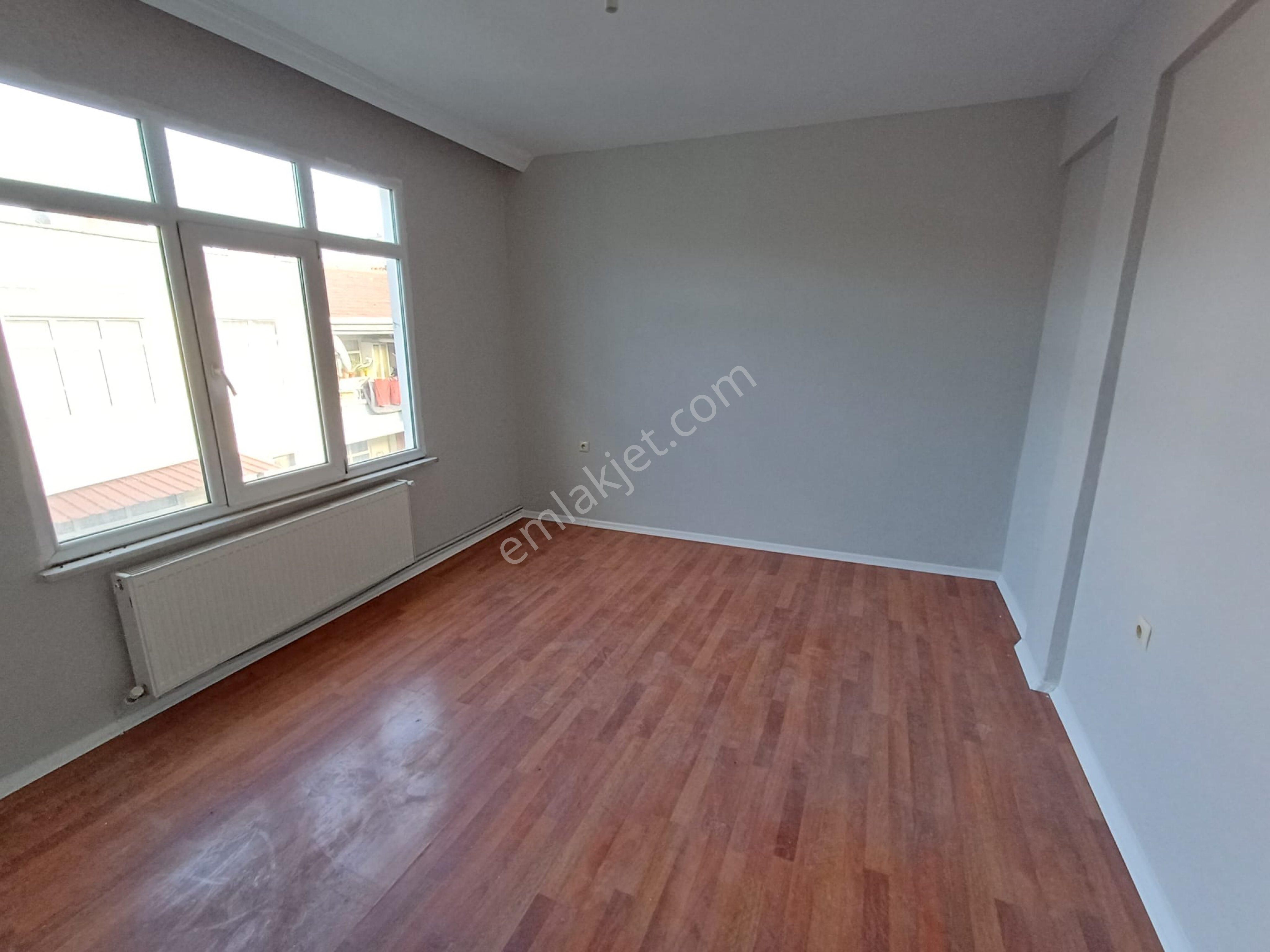 Ciftlik Mahallesinde İci Temiz Satılık Daire