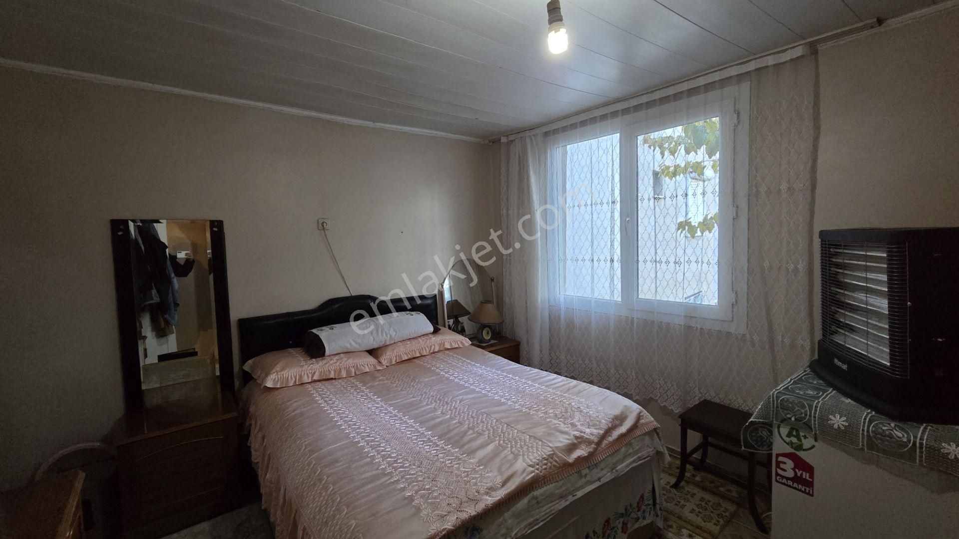 Bayraklı R. Şevket İnce Mah. Satılık 153 M² Arsa İçerisinde 1 Katlı Müstakil Ev - Görsel 3