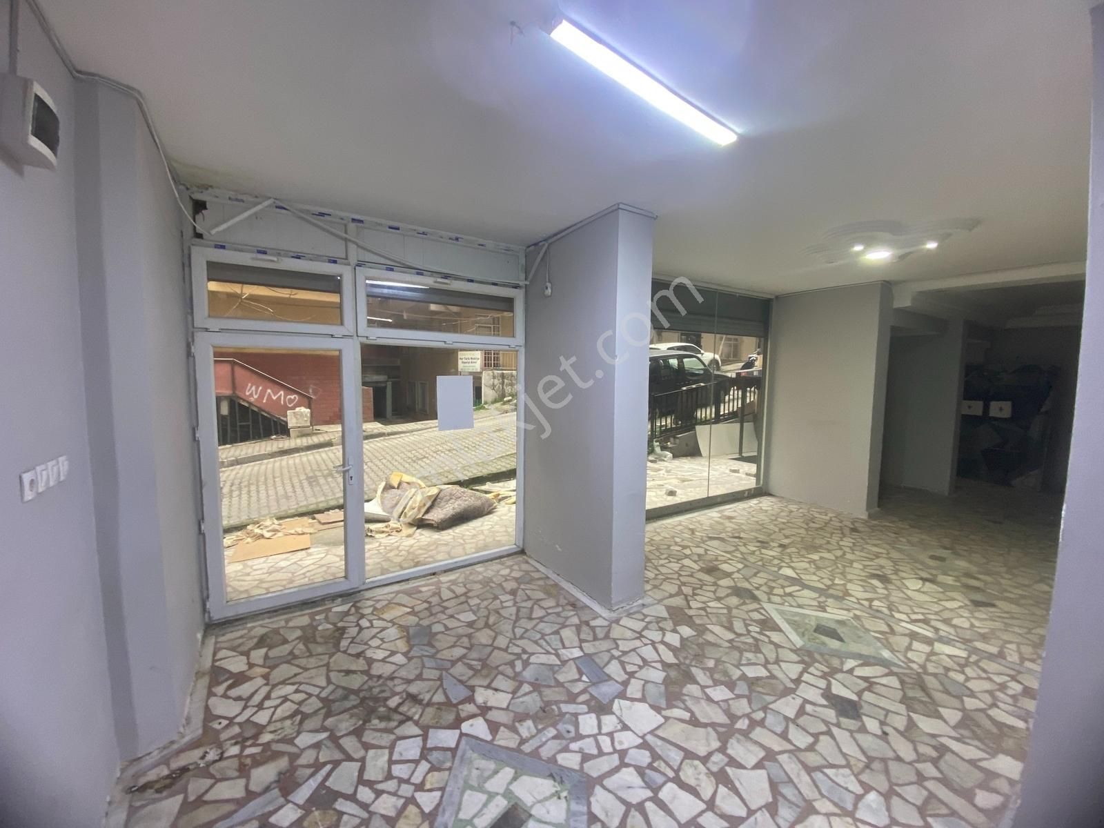 Myd Emlak'tan Caddeye 2. Bina 90m² Geniş Vitrinli Kiralık Dükkan - Görsel 8