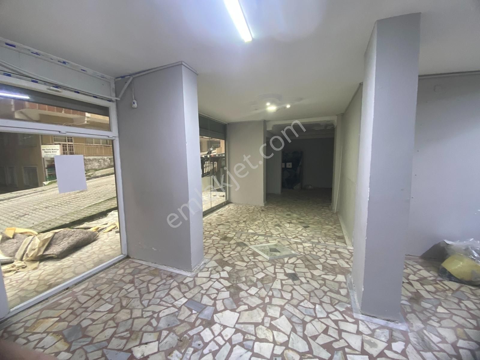 Myd Emlak'tan Caddeye 2. Bina 90m² Geniş Vitrinli Kiralık Dükkan - Görsel 3