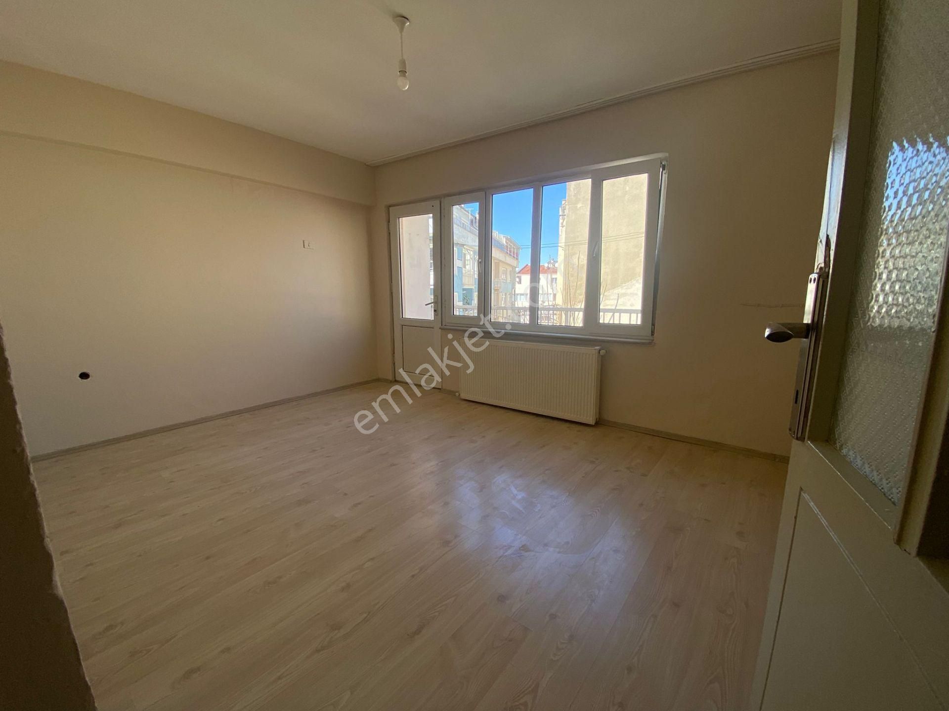 Bursa Kurtoğlunda 2+1 80m2 2.kat Kombili Bakımlı Satılık Daire