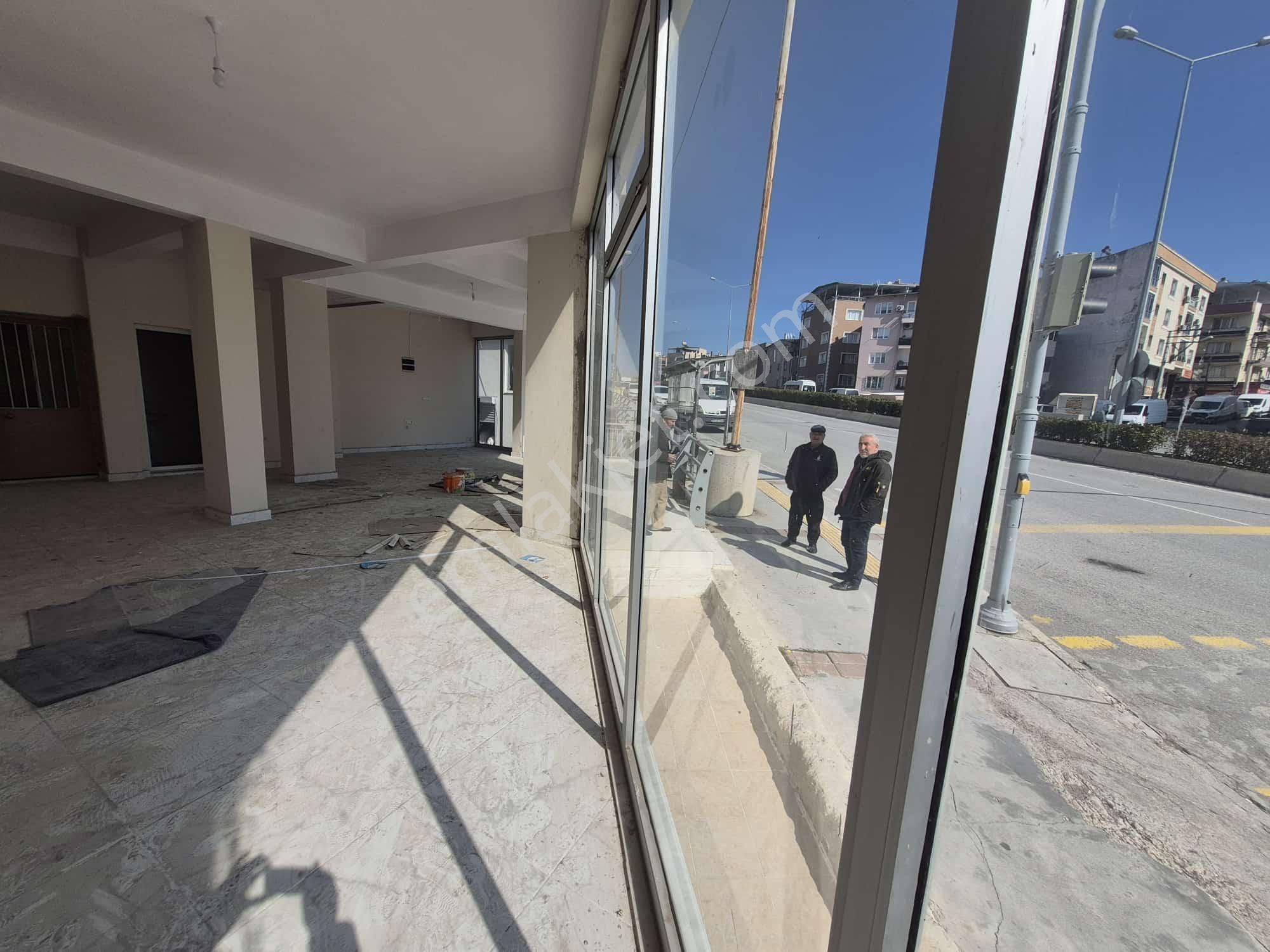 İzmir Buca Çamlık Mahallesinde//uçanyol/onatcaddesinde İşlek Yerde//durak Arkasında//kiralık Dükkan - Görsel 3