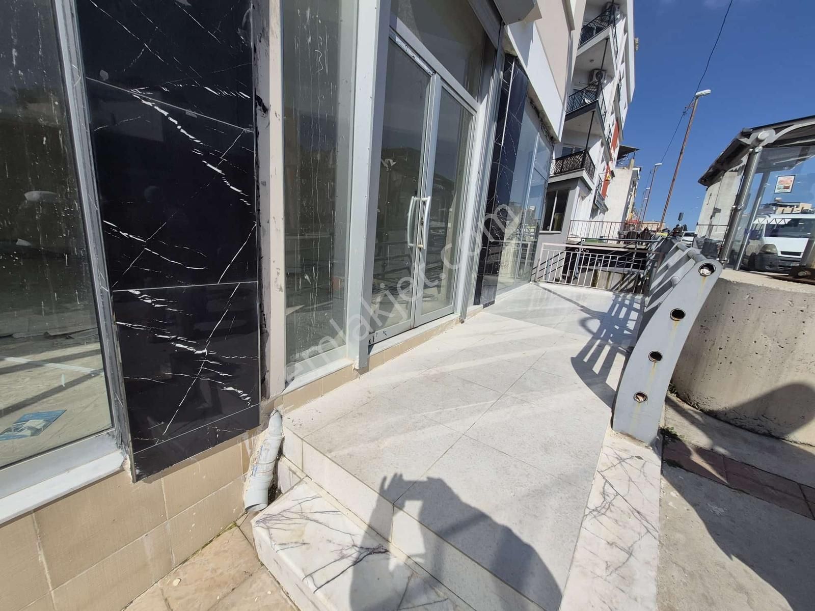 Buca Uçanyol/onatcaddesinde İşlek Yerde//durak Arkasında//dükkan - Görsel 2