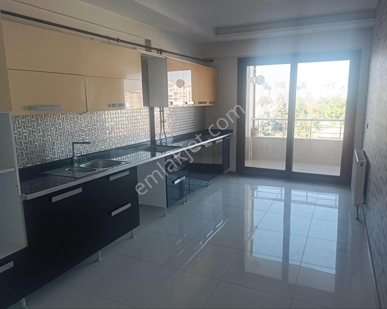 Yüksek Kat Avantajı! Site İçerisinde 2 Banyolu 3+1 Kaçmaz Daire! - Görsel 8