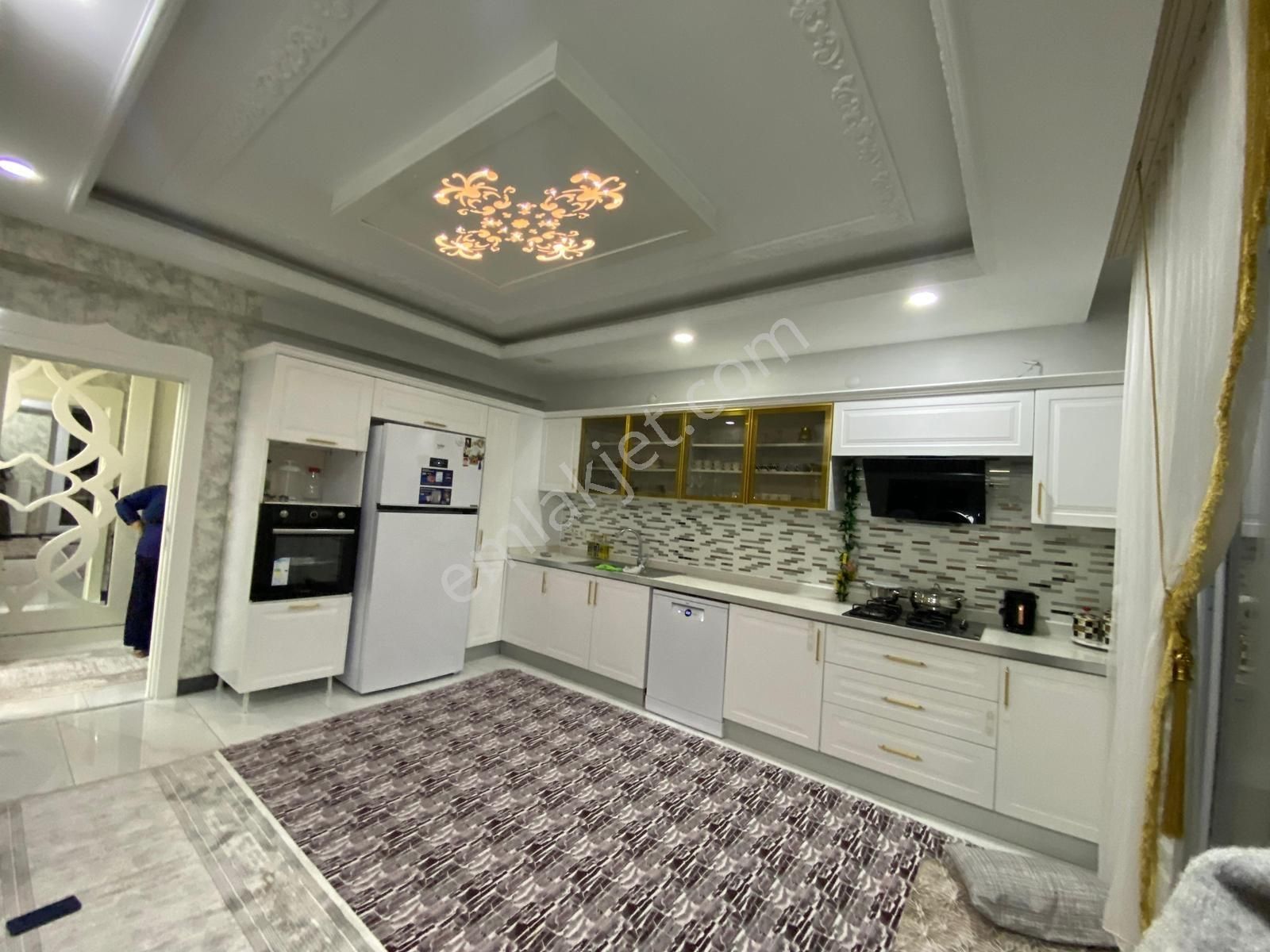 Stad Yolu Üzerinde 4+1 Masrafsız Ultra Lüx Daire!!!