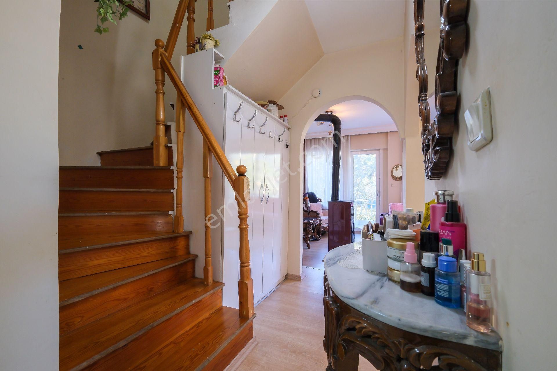 Doyran'da Konyaltı Sahiline 13 Km Mesafede Bahçeli 4+1 Villa400 M² Bahçe • 15 Meyve Ağacı Var - Görsel 7