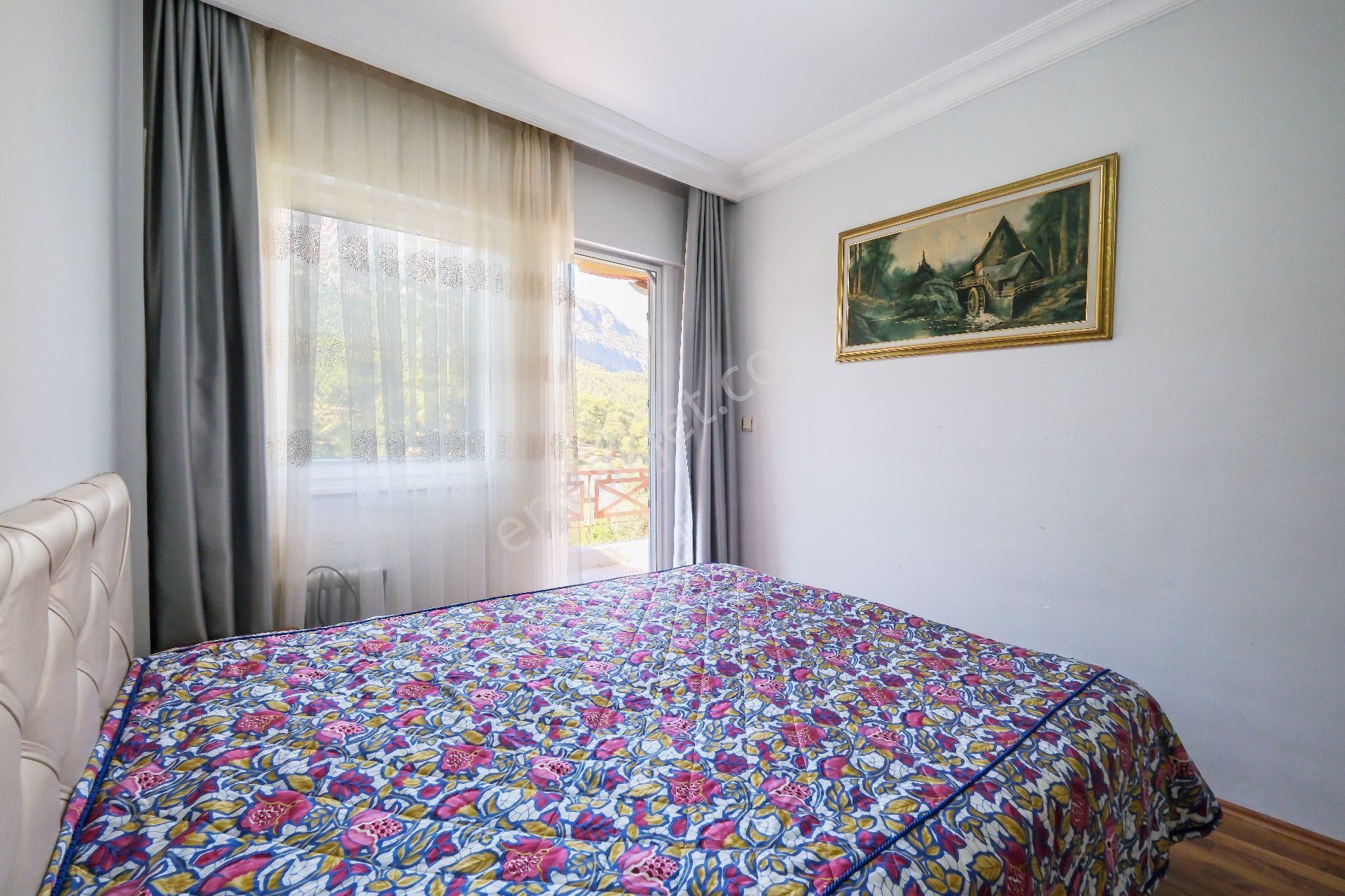 Doyran'da Konyaltı Sahiline 13 Km Mesafede Bahçeli 4+1 Villa400 M² Bahçe • 15 Meyve Ağacı Var - Görsel 24