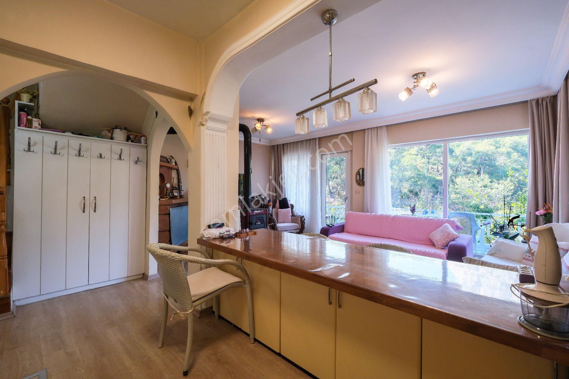 Doyran'da Konyaltı Sahiline 13 Km Mesafede Bahçeli 4+1 Villa400 M² Bahçe • 15 Meyve Ağacı Var - Görsel 11