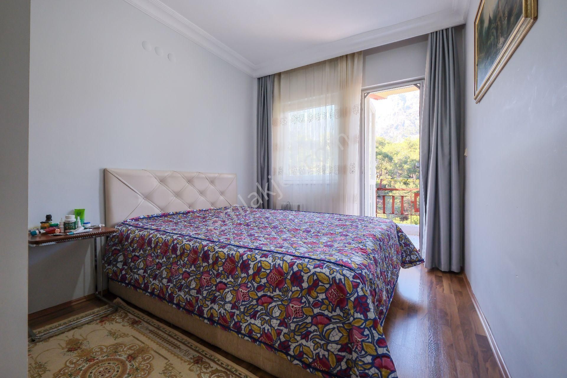 Doyran'da Konyaltı Sahiline 13 Km Mesafede Bahçeli 4+1 Villa400 M² Bahçe • 15 Meyve Ağacı Var - Görsel 22