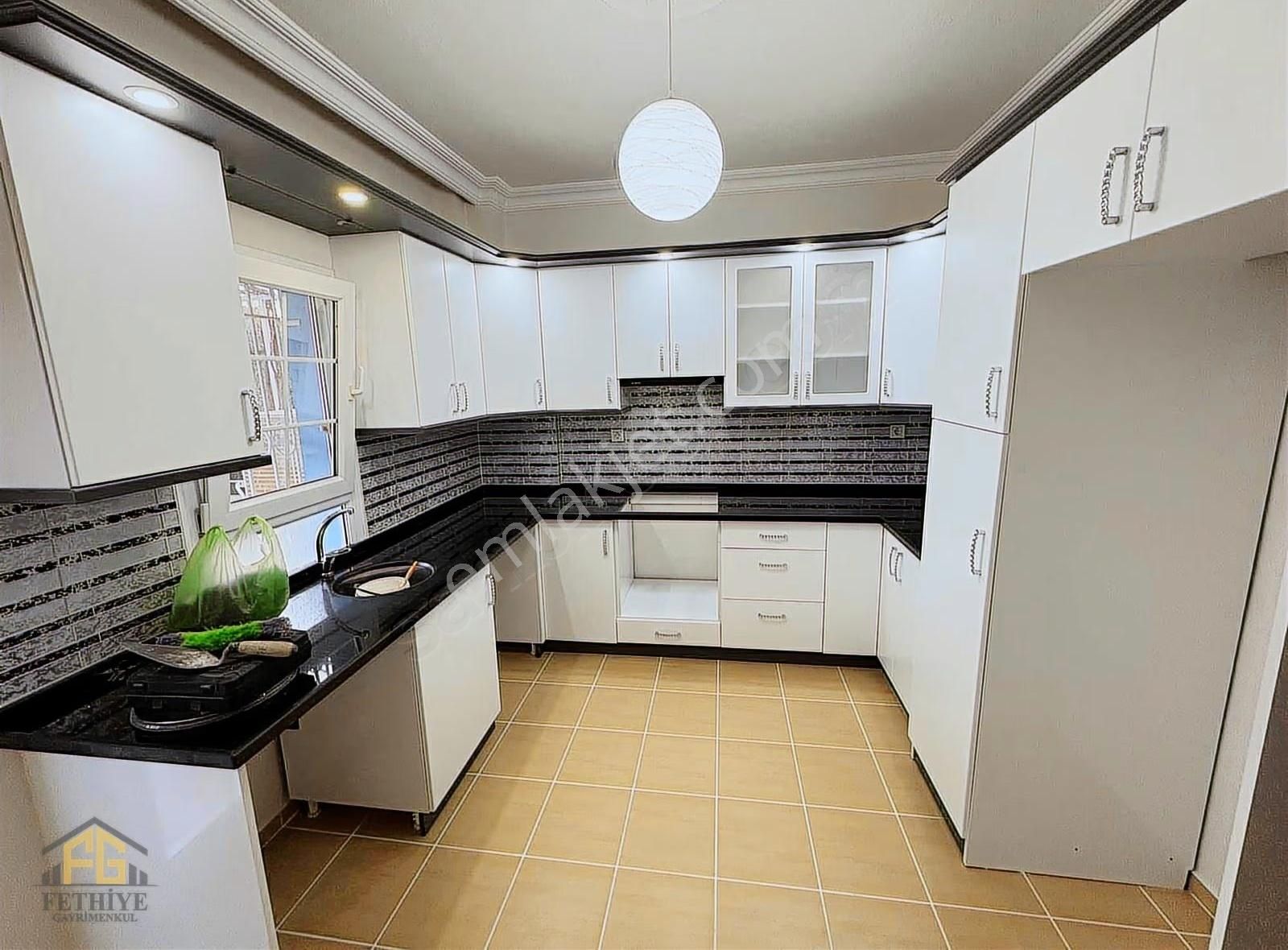 Babataşı Mahallesinde 3+1 Kapalı Mutfak Kiralık Daire - Görsel 2