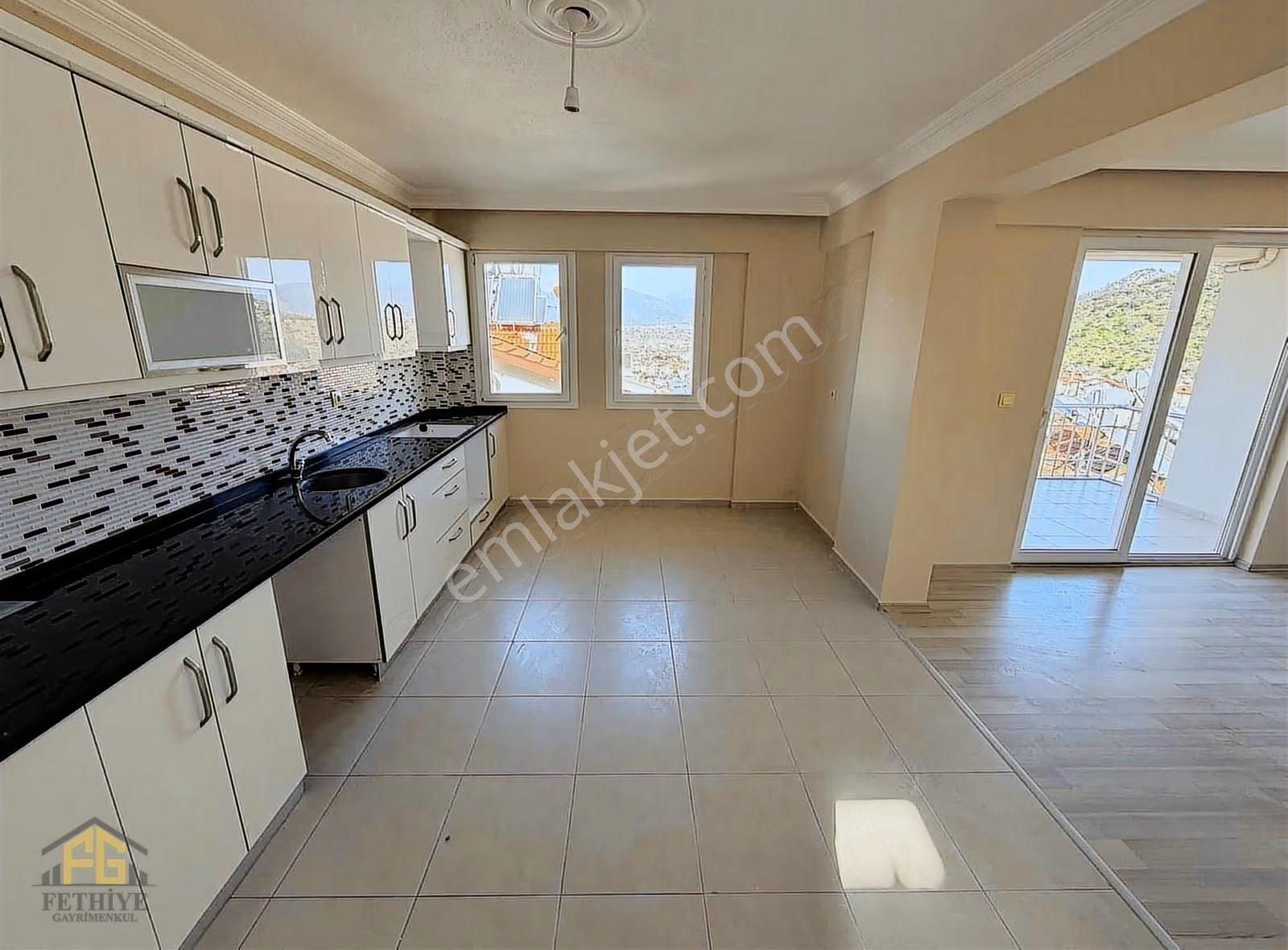 Taşyaka Mah. Manzaralı Ferah 3+1 Kiralık Dubleks Daire