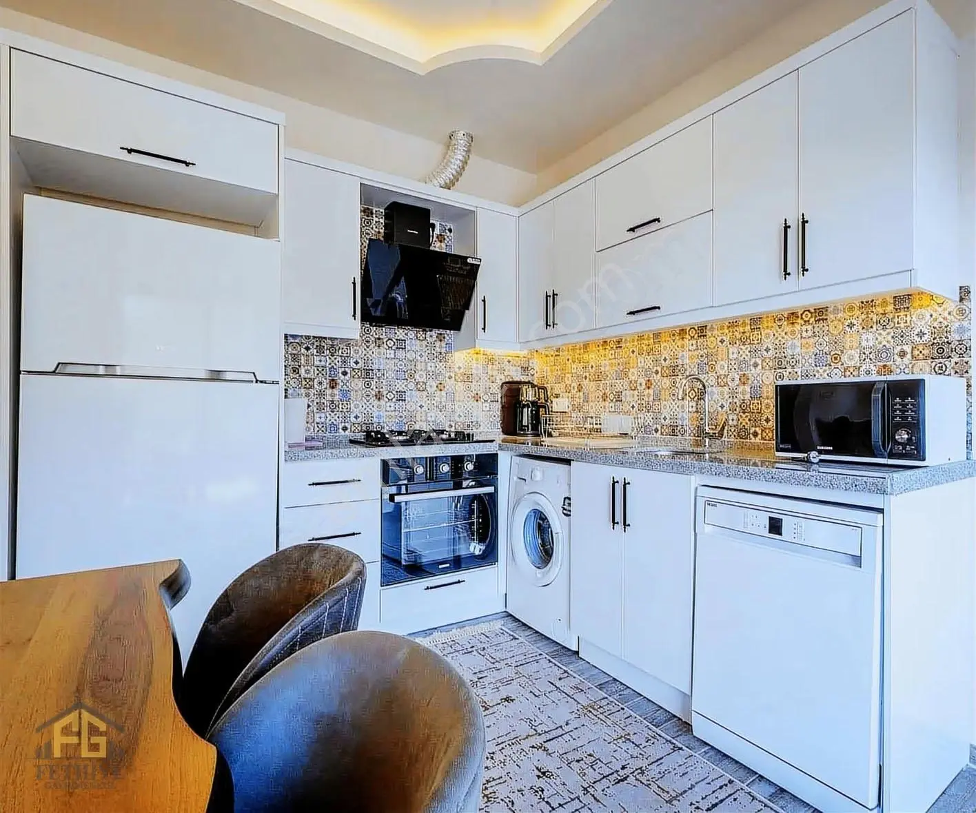 Faralya'da 2600 M² Arsa İçinde Deniz Manzaralı Villa - Görsel 2