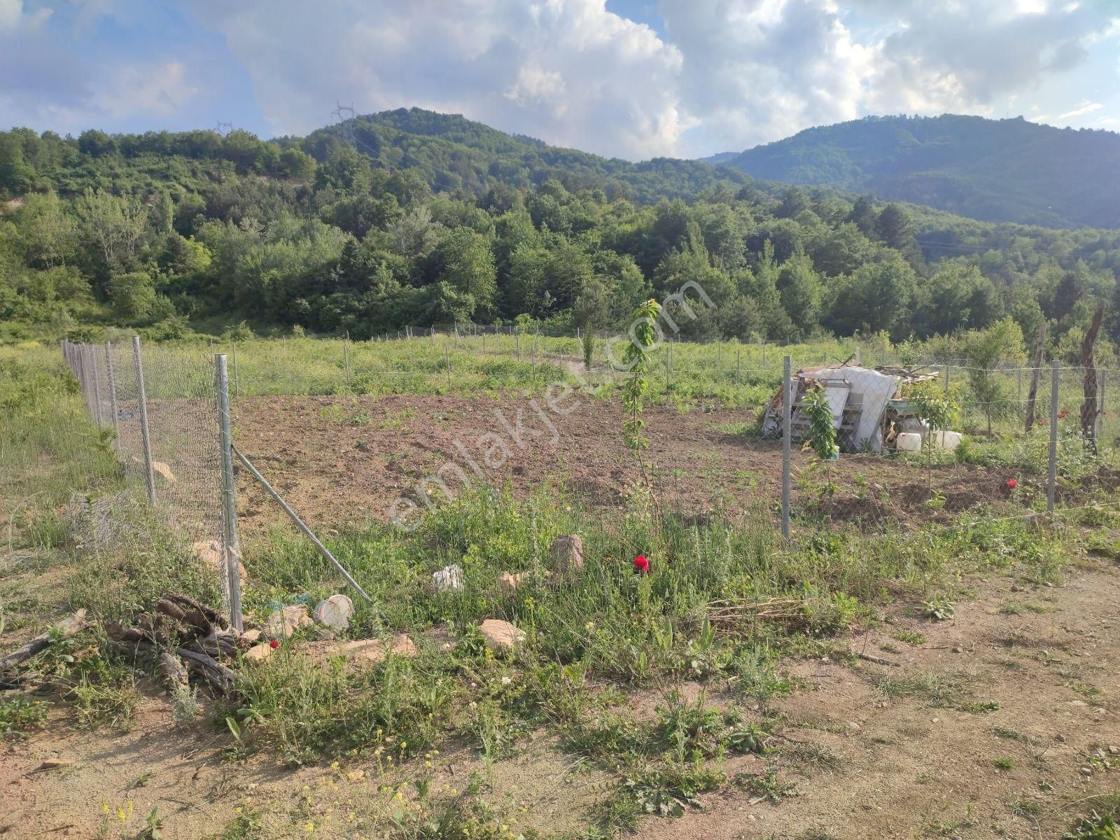 Gülbahçe Mahallesinde 330 M2 Hobi Bahçesi