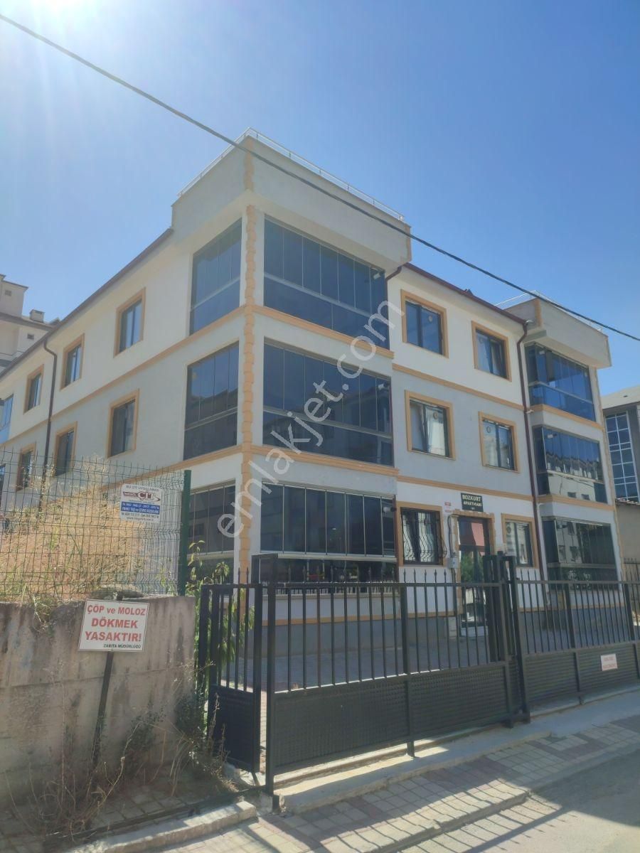 Yeni Mahalle'de 3+1 135 M2 Mükemmel Konumda Kiralık Daire