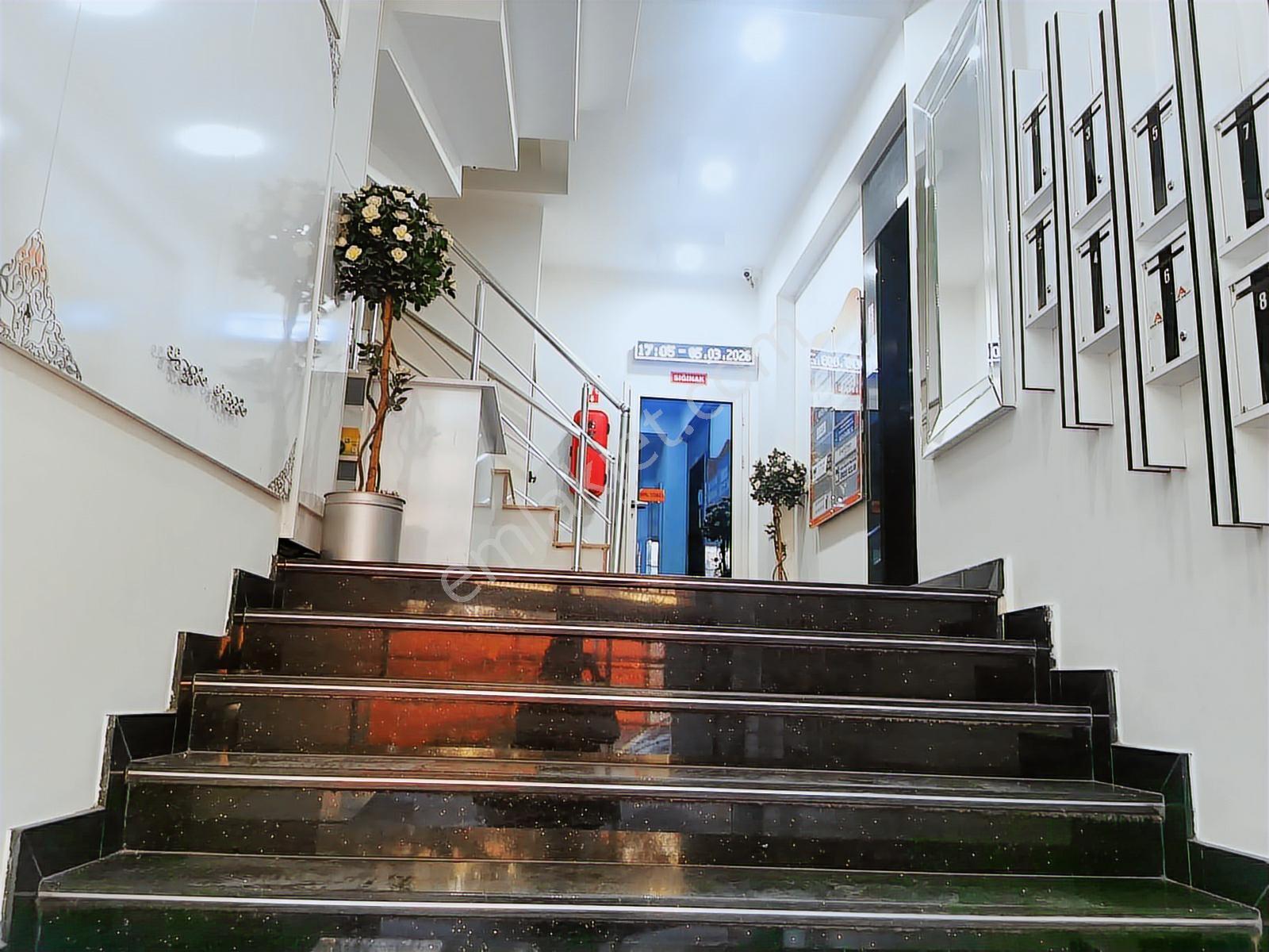 Karşıyaka Cumhuriyet Alim Dağhan Caddesi Üzerinde Kiralık Ofis - Görsel 12