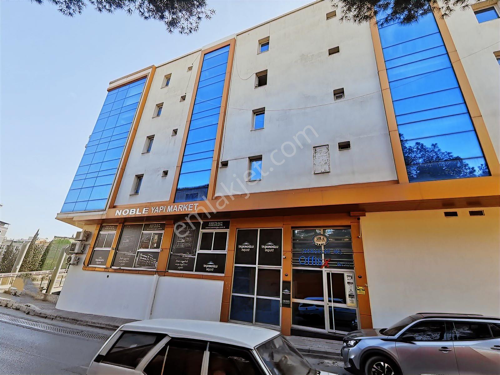 Karşıyaka Cumhuriyet Alim Dağhan Caddesi Üzerinde Kiralık Ofis
