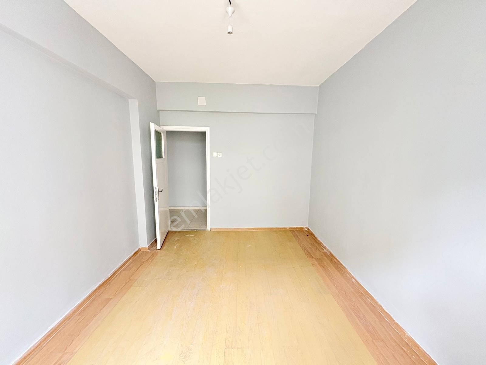 Prestij'den Hamidiye'de Asansörlü Geniş Oturumlu 2+1 Daire - Görsel 8