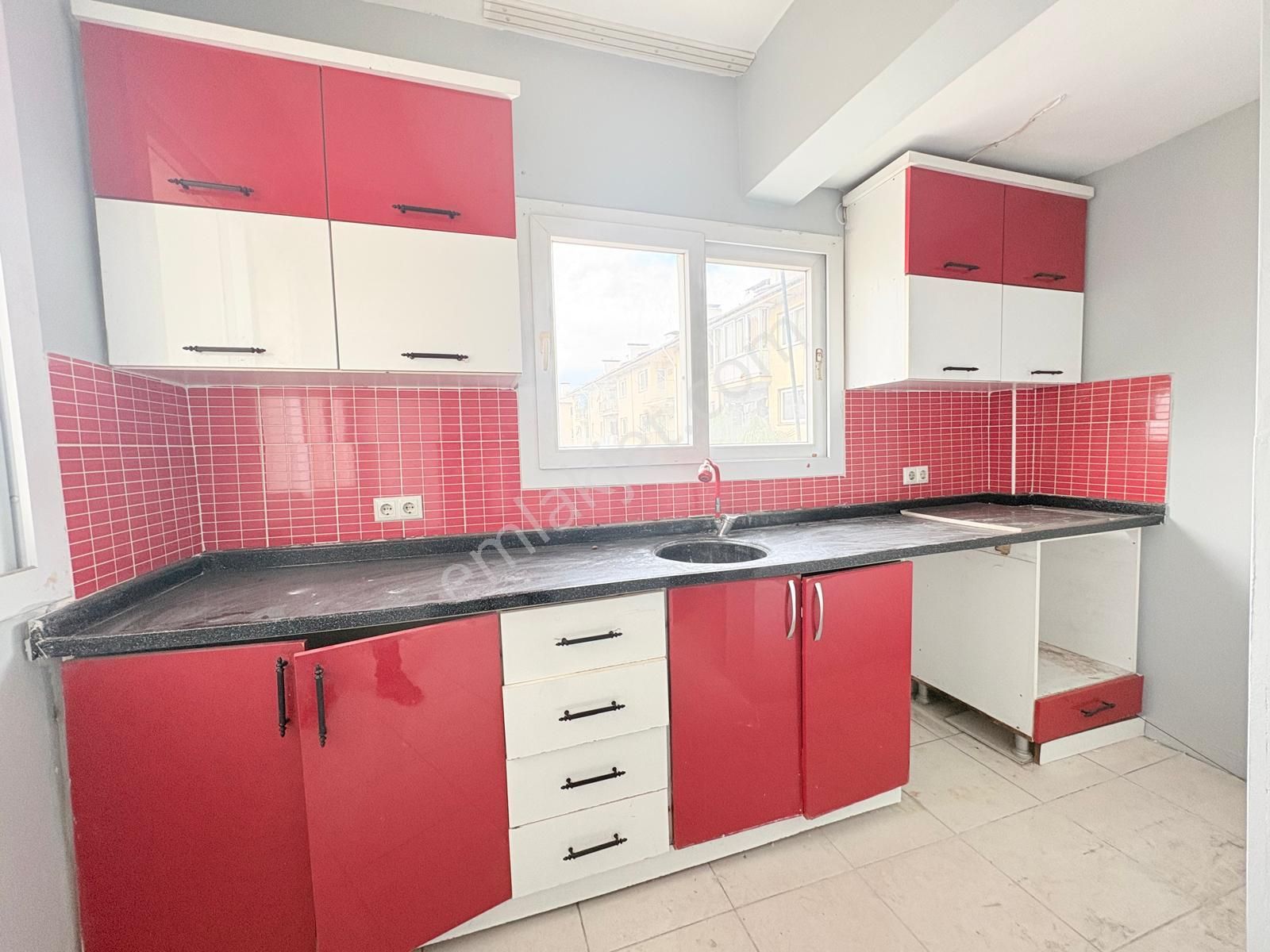 Prestij'den Hamidiye'de Asansörlü Geniş Oturumlu 2+1 Daire - Görsel 2