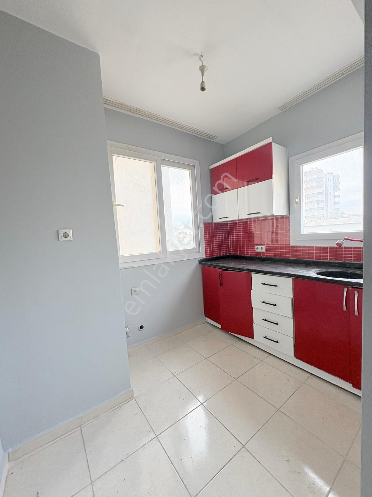 Prestij'den Hamidiye'de Asansörlü Geniş Oturumlu 2+1 Daire - Görsel 4