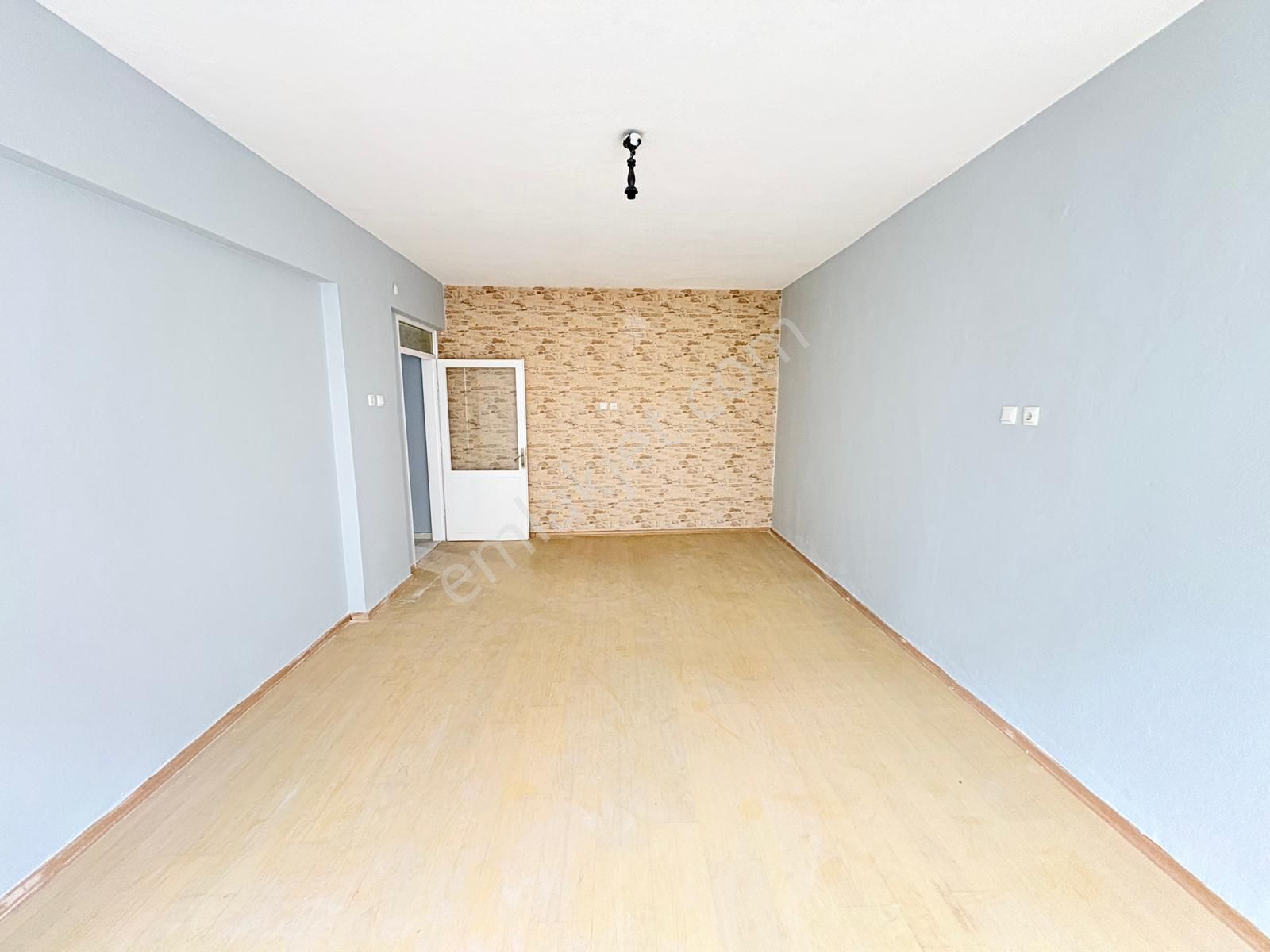 Prestij'den Hamidiye'de Asansörlü Geniş Oturumlu 2+1 Daire - Görsel 3