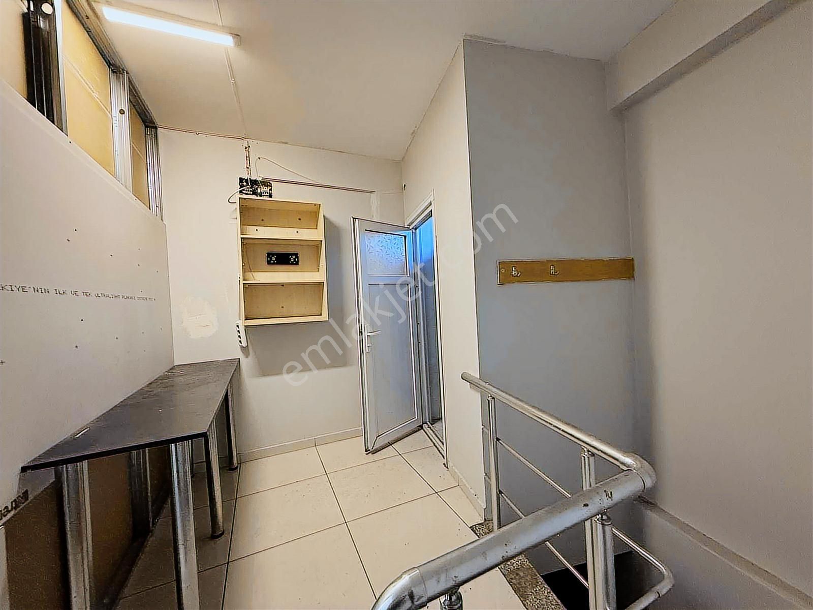 Sultanbeyli De Ana Caddeye Yakın Depolu Kiralık 120 M2 Dükkan - Görsel 5