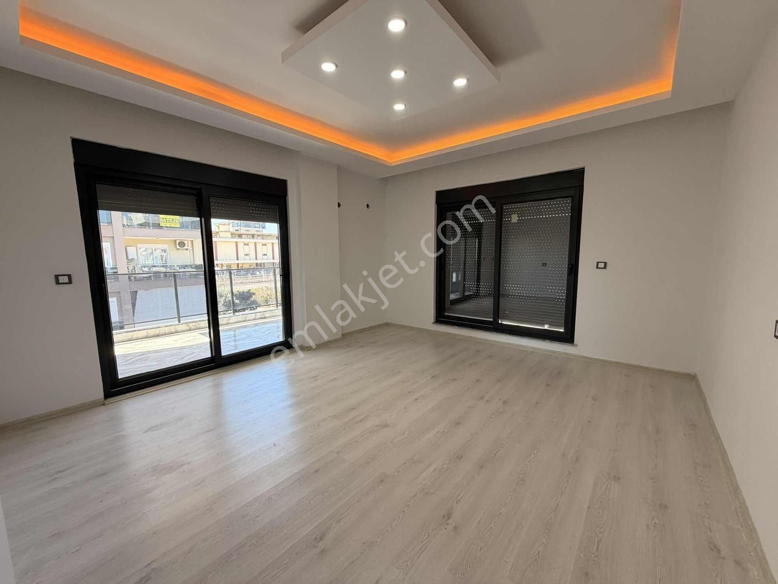 Demirelmahallesi 3+1 Tramvaya 100 M2 Arakat