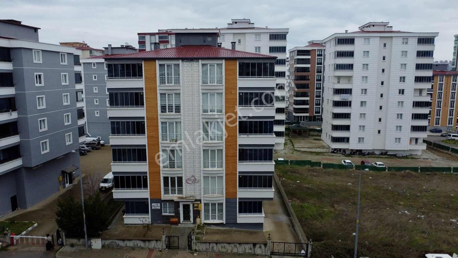 Kışlada Polatlı Bulvarına Yürüme Mesafesinde 3+1 Satılık Daire