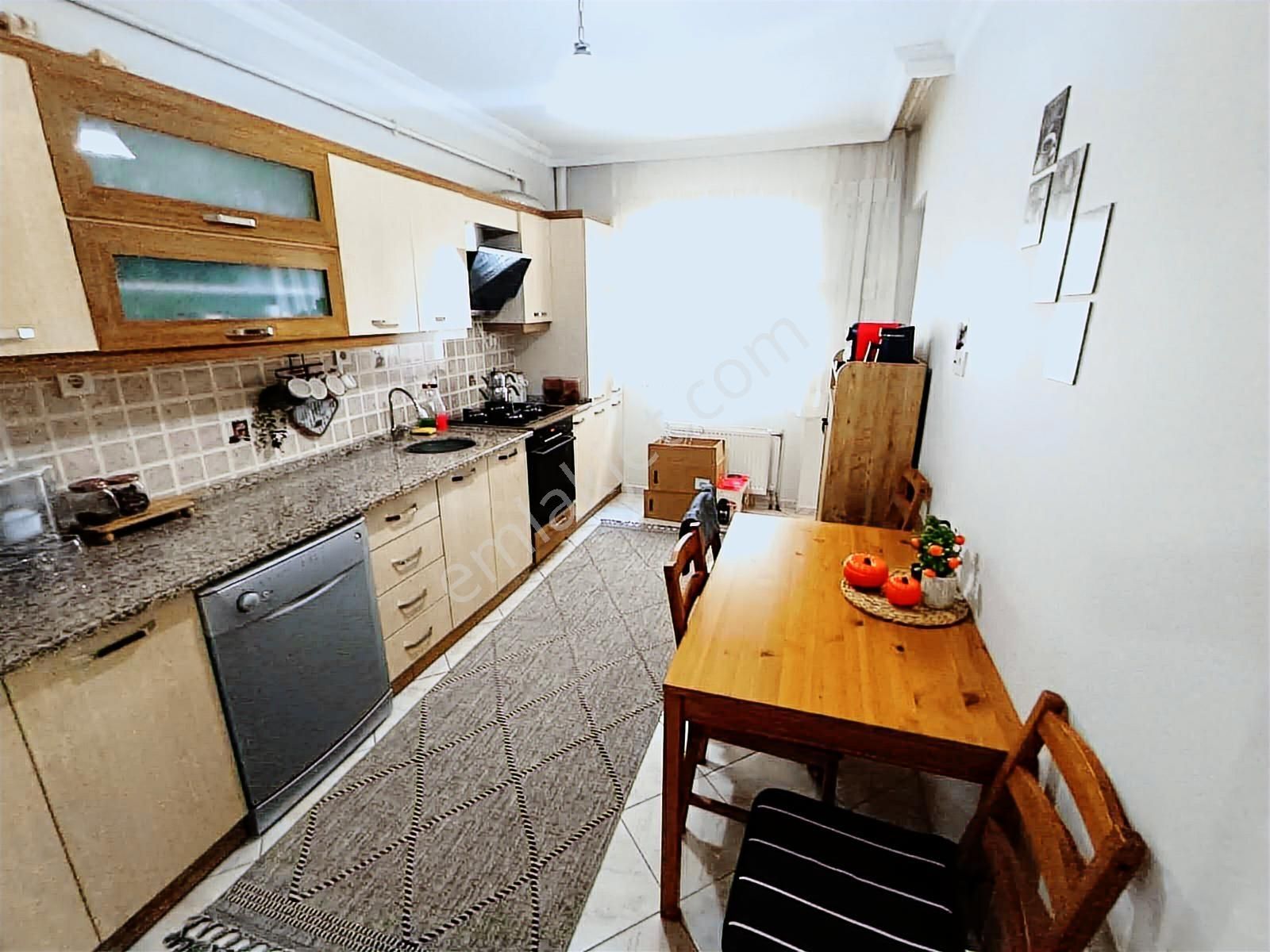 Kazimiye Mah3+1 /136m2 Ebeveyn Banyolu Site İçinde Satılık Daire