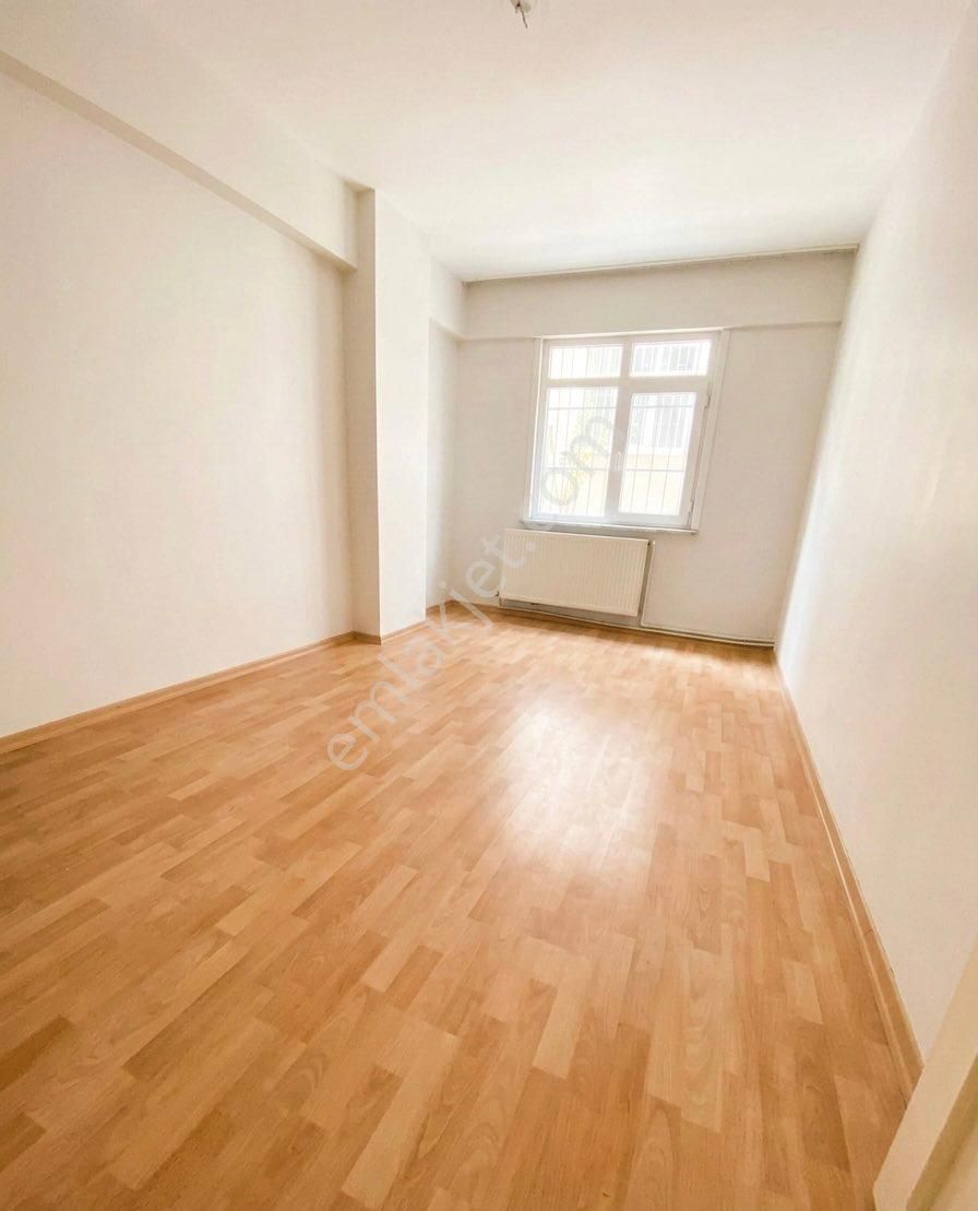 Soğanlı’da Genç Bina Boş!!! 2+1 Düz Giriş Full Masrafsız