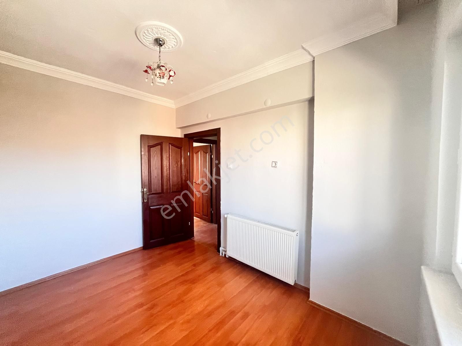 Koza Emlaktan Akşemsettin Mahalesinde Ara Katta Bağımsız Ön Cephe De 3+12 Satılık Daire - Görsel 23