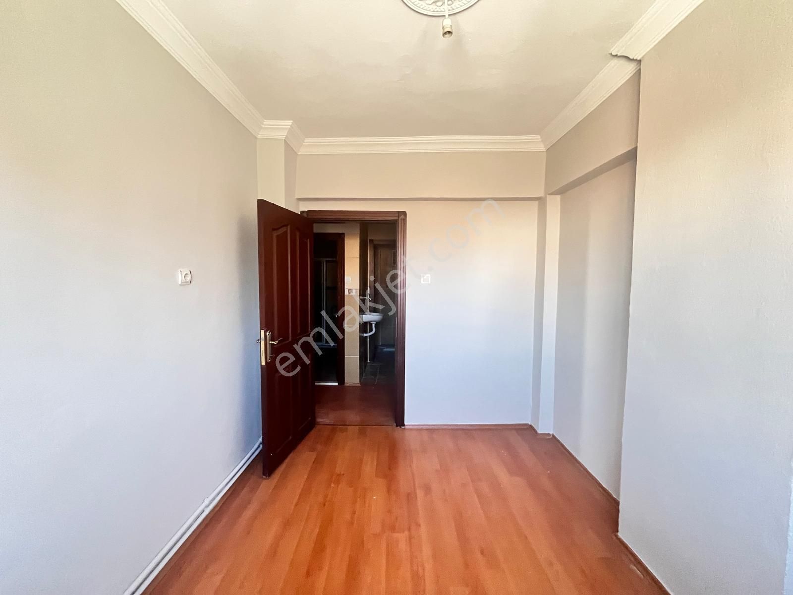 Koza Emlaktan Akşemsettin Mahalesinde Ara Katta Bağımsız Ön Cephe De 3+12 Satılık Daire - Görsel 20