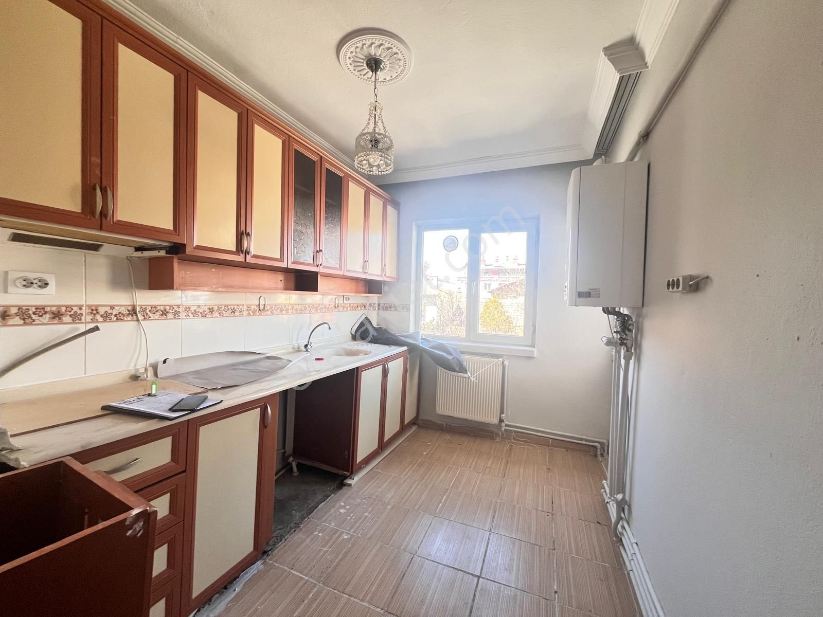 Koza Emlaktan Akşemsettin Mahalesinde Ara Katta Bağımsız Ön Cephe De 3+12 Satılık Daire - Görsel 2