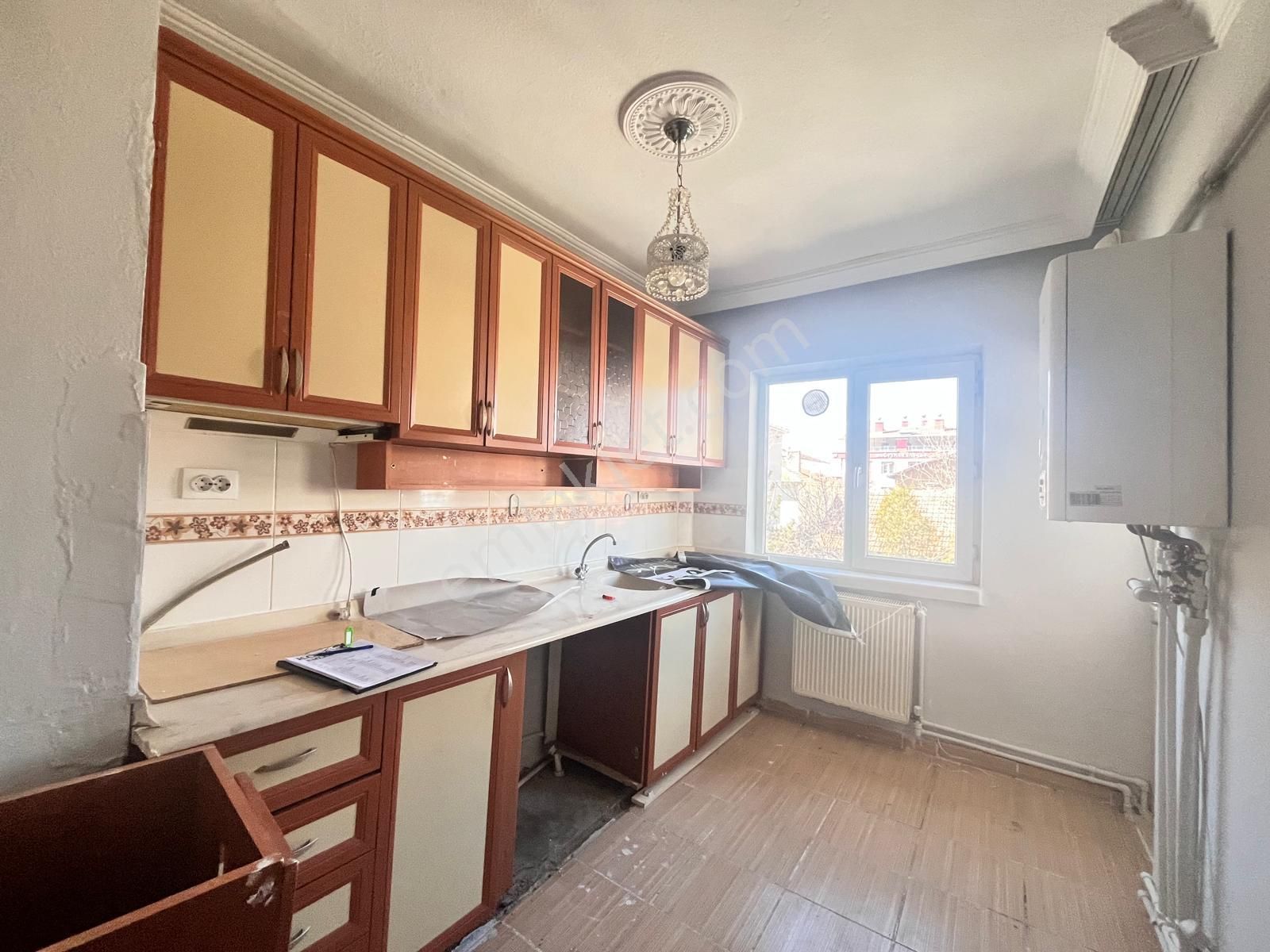 Koza Emlaktan Akşemsettin Mahalesinde Ara Katta Bağımsız Ön Cephe De 3+12 Satılık Daire - Görsel 8