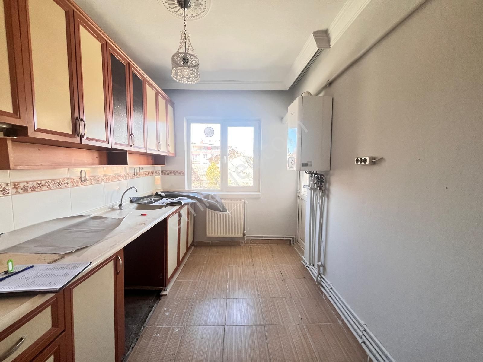 Koza Emlaktan Akşemsettin Mahalesinde Ara Katta Bağımsız Ön Cephe De 3+12 Satılık Daire - Görsel 3