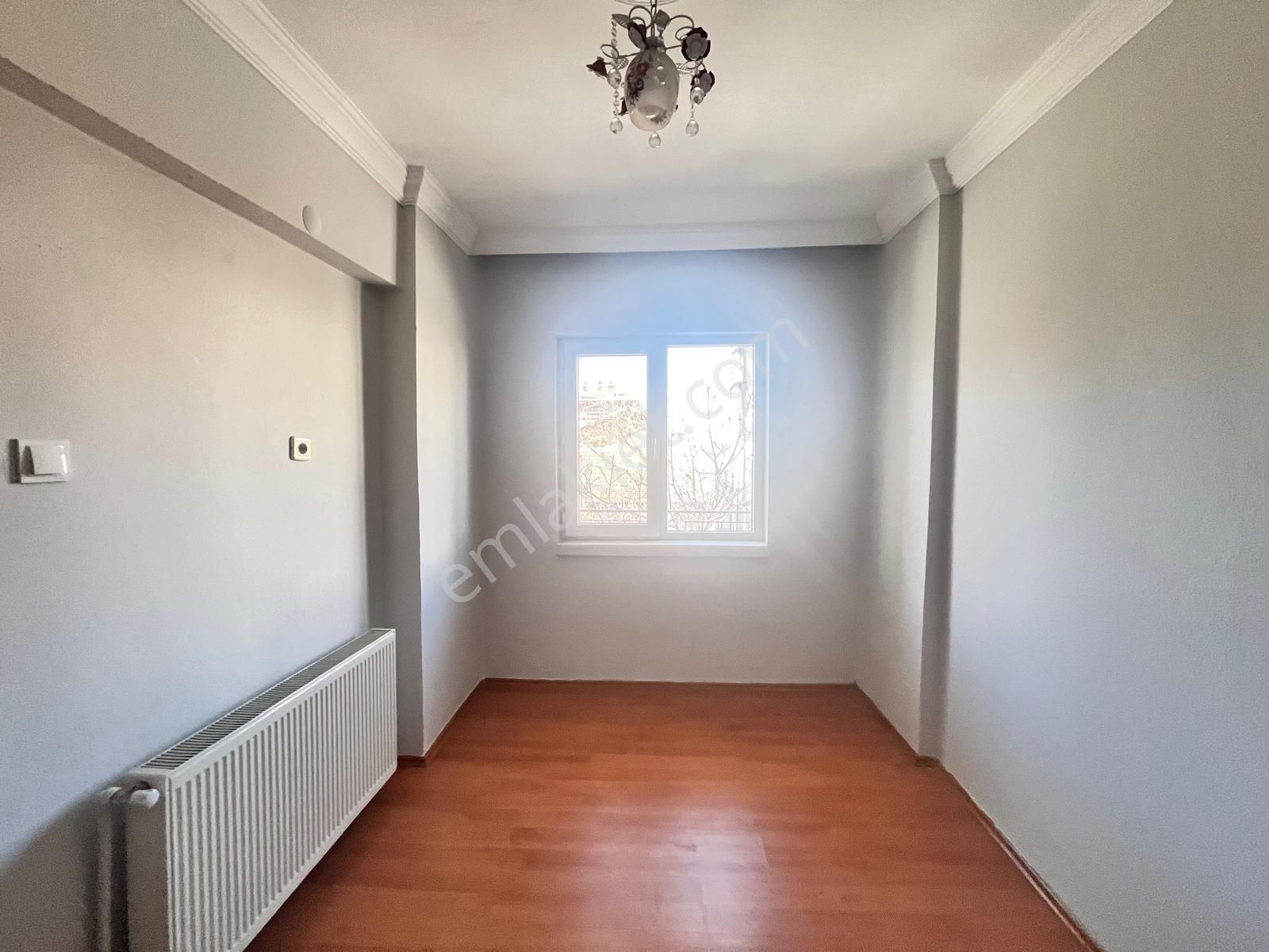 Koza Emlaktan Akşemsettin Mahalesinde Ara Katta Bağımsız Ön Cephe De 3+12 Satılık Daire - Görsel 24