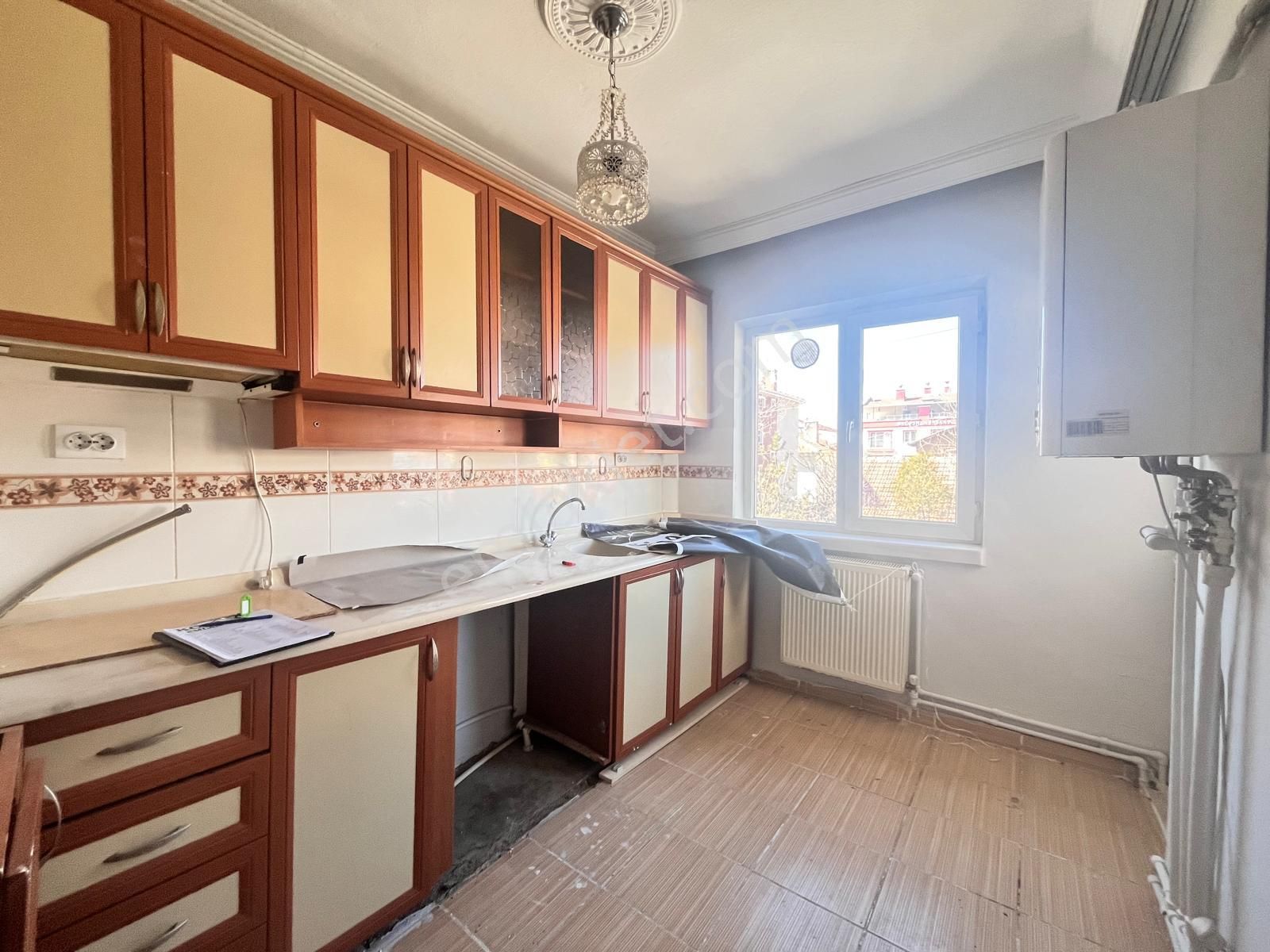 Koza Emlaktan Akşemsettin Mahalesinde Ara Katta Bağımsız Ön Cephe De 3+12 Satılık Daire - Görsel 6