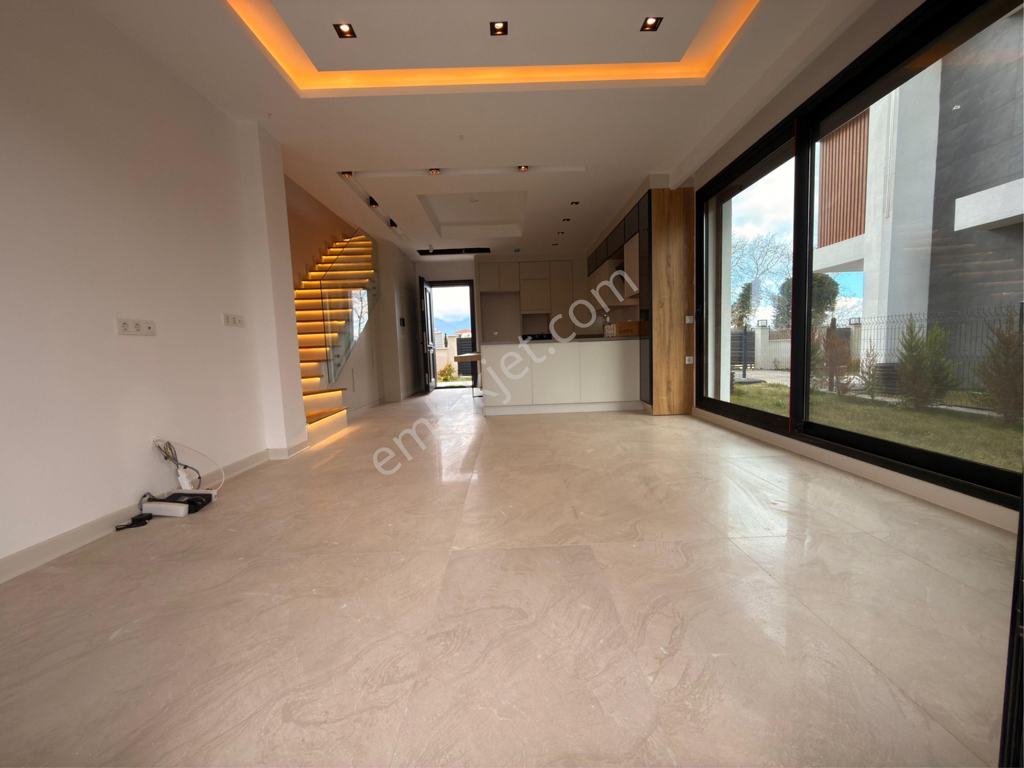 Kuşadası Davutlar'da Acil Satılık 3+1 Akıllı Özel Havuzlu Villa - Görsel 10