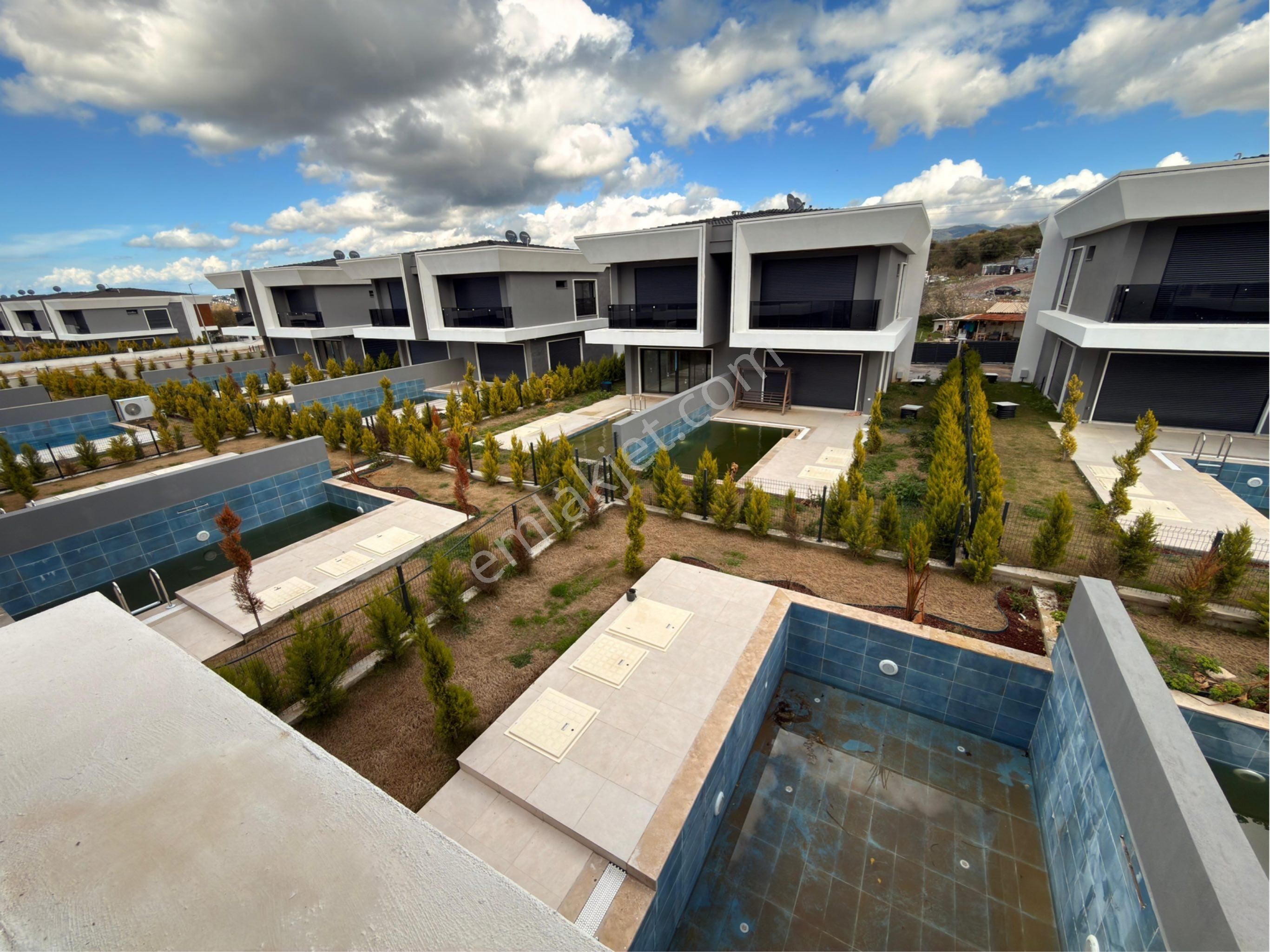 Kuşadası Davutlar'da Acil Satılık 3+1 Akıllı Özel Havuzlu Villa - Görsel 18