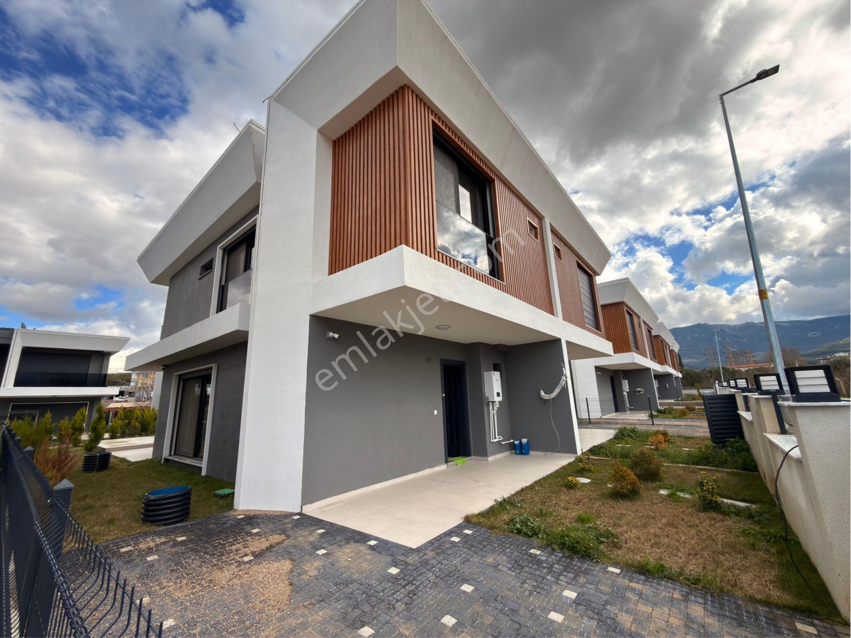 Kuşadası Davutlar'da Acil Satılık 3+1 Akıllı Özel Havuzlu Villa - Görsel 2