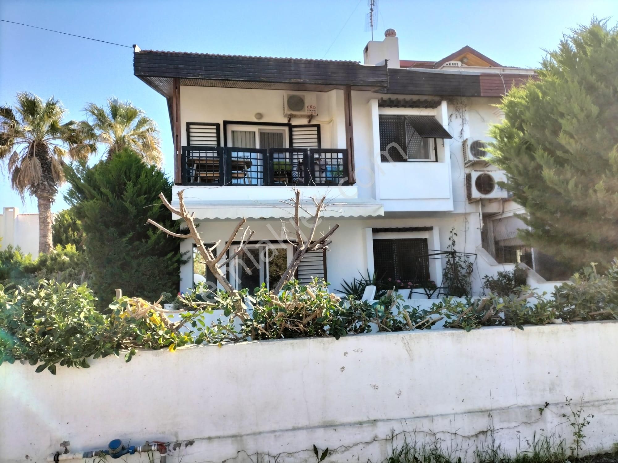 Ilıca Şantiye Evlerinde Satılık Villa